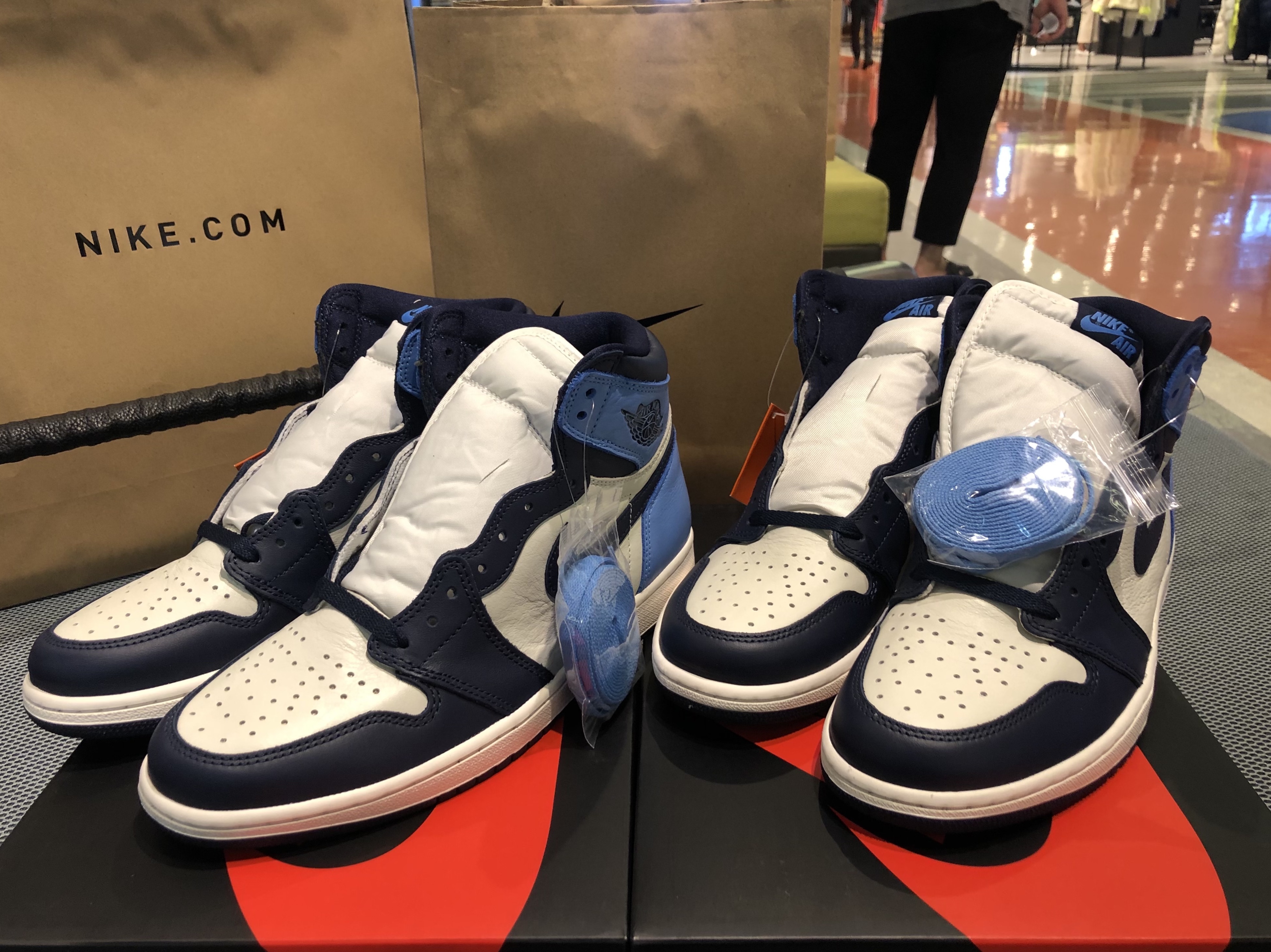 Jordan 1 Retro High Obsidian UNC 착용 스타일 - 3