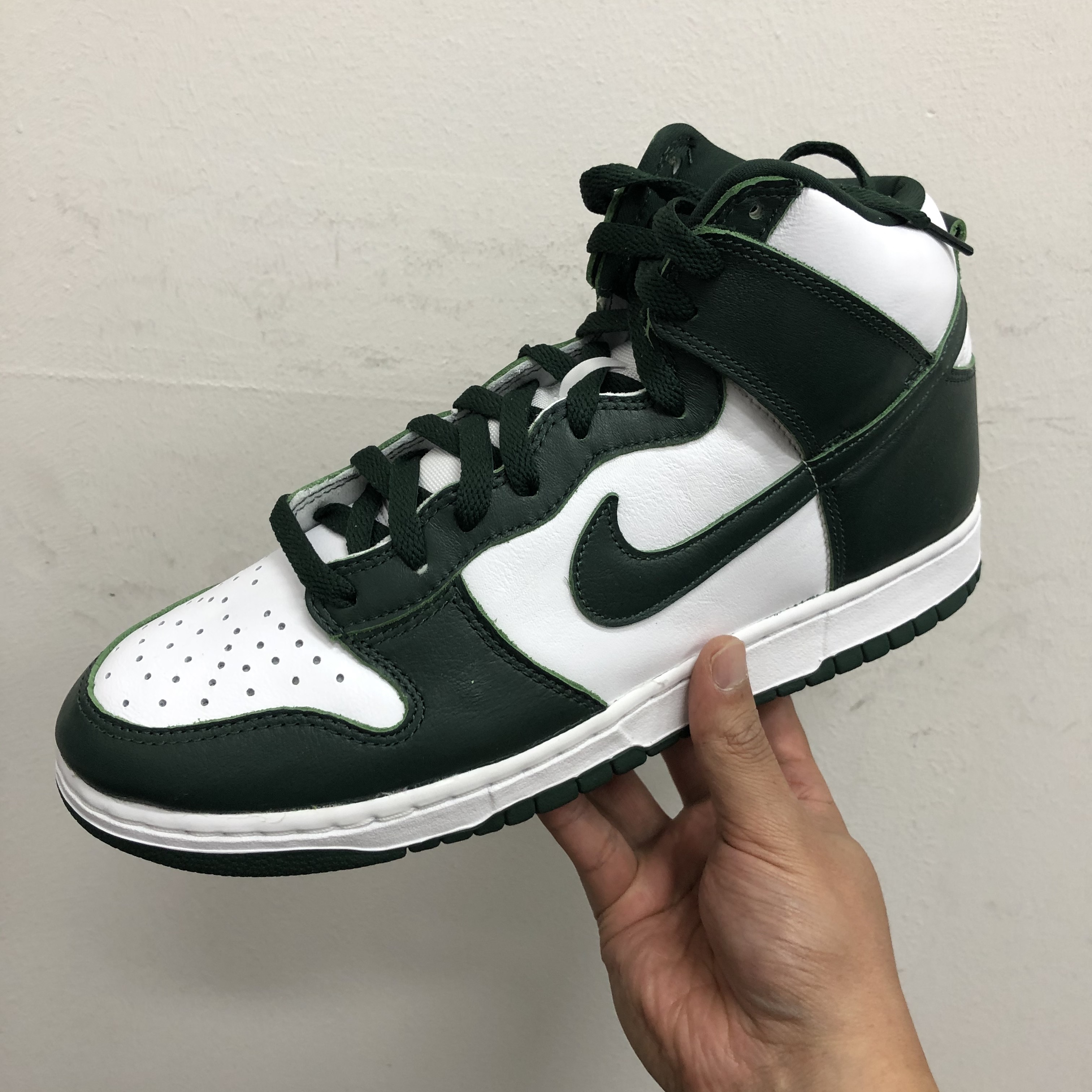 Nike Dunk High SP Spartan Green 착용 스타일