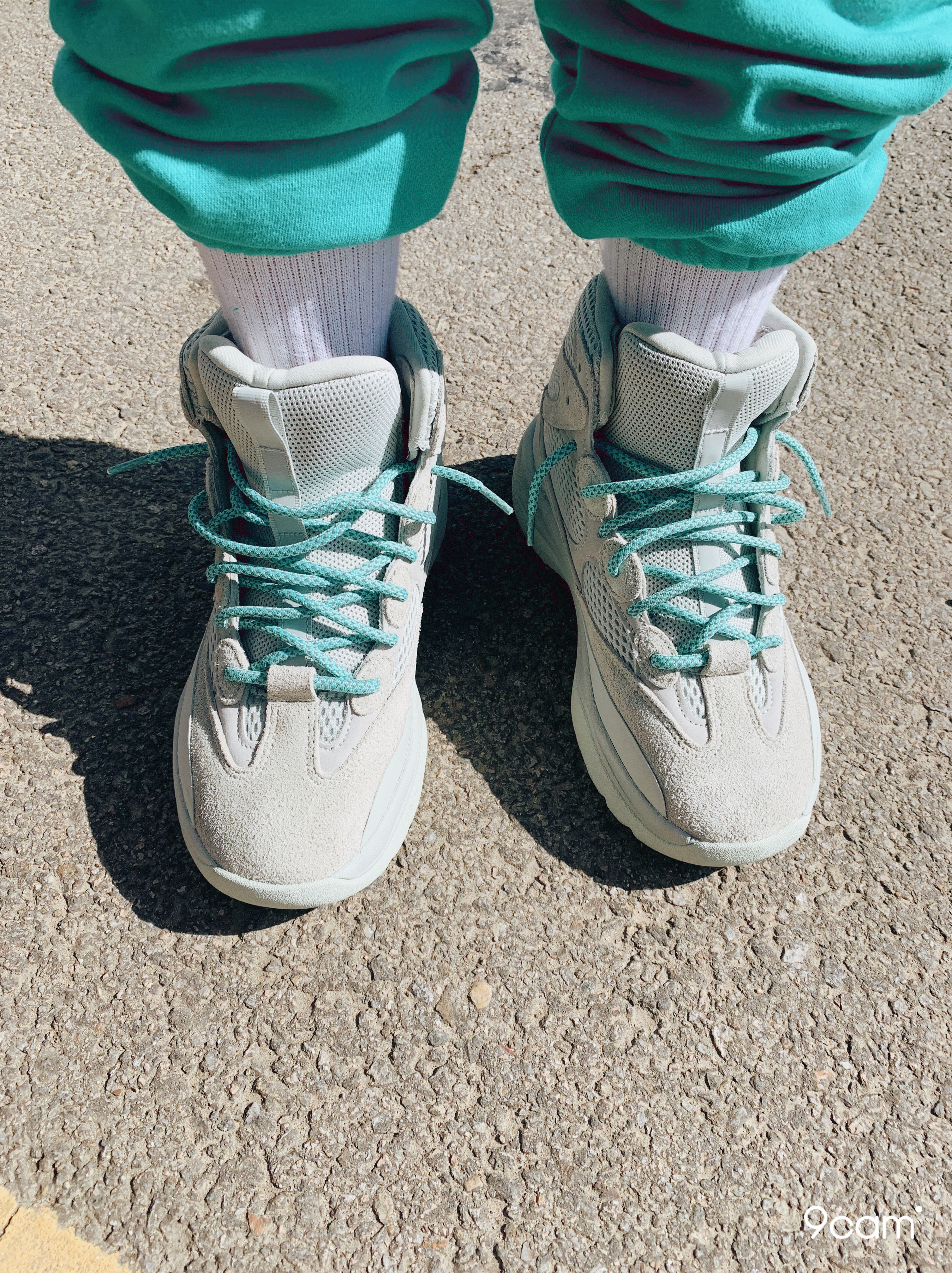 Adidas Yeezy Desert Boot Salt 착용 스타일 - 1