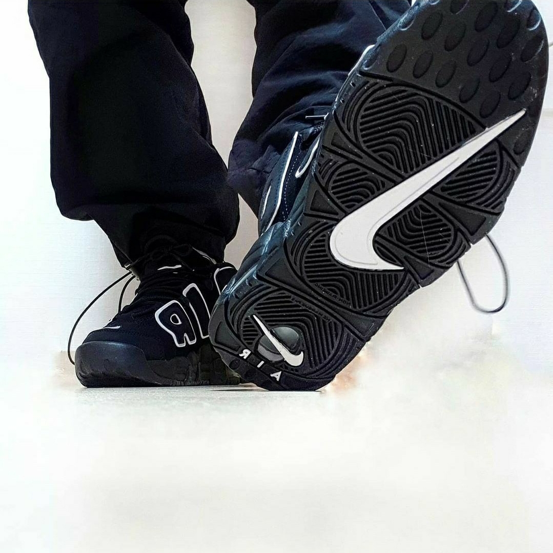 (GS) Nike Air More Uptempo Black White 2016 착용 스타일 - 3