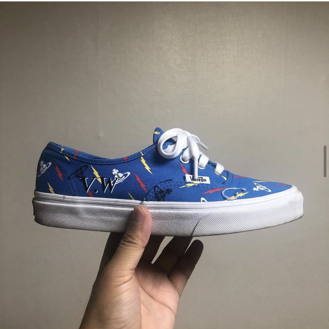 Vans x Vivienne Westwood Authentic Anglomania Blue 착용 스타일