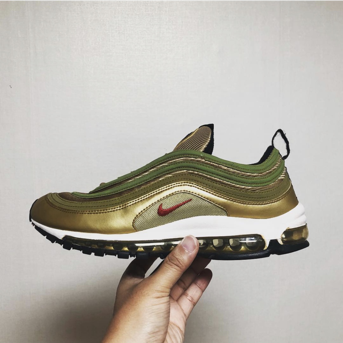 Nike Air Max 97 QS Metallic Gold 2018 착용 스타일