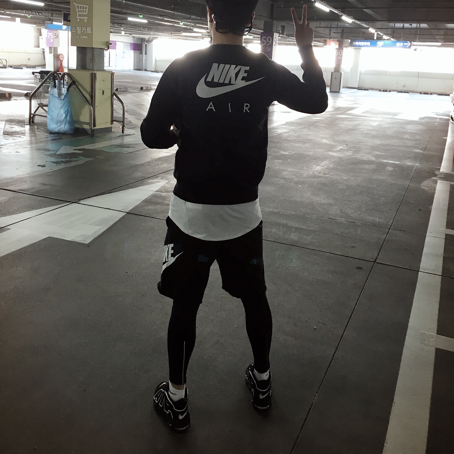 Nike Air More Uptempo Black White 2020 착용 스타일