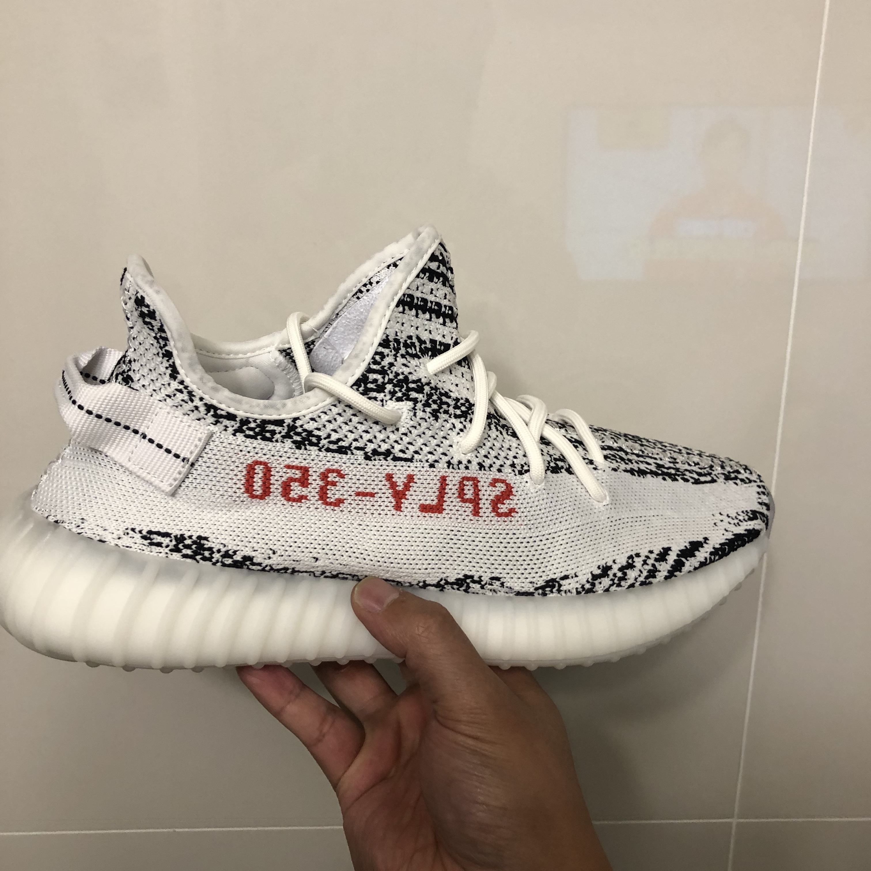 Adidas Yeezy Boost 350 V2 Zebra 2017/2019/2020 착용 스타일