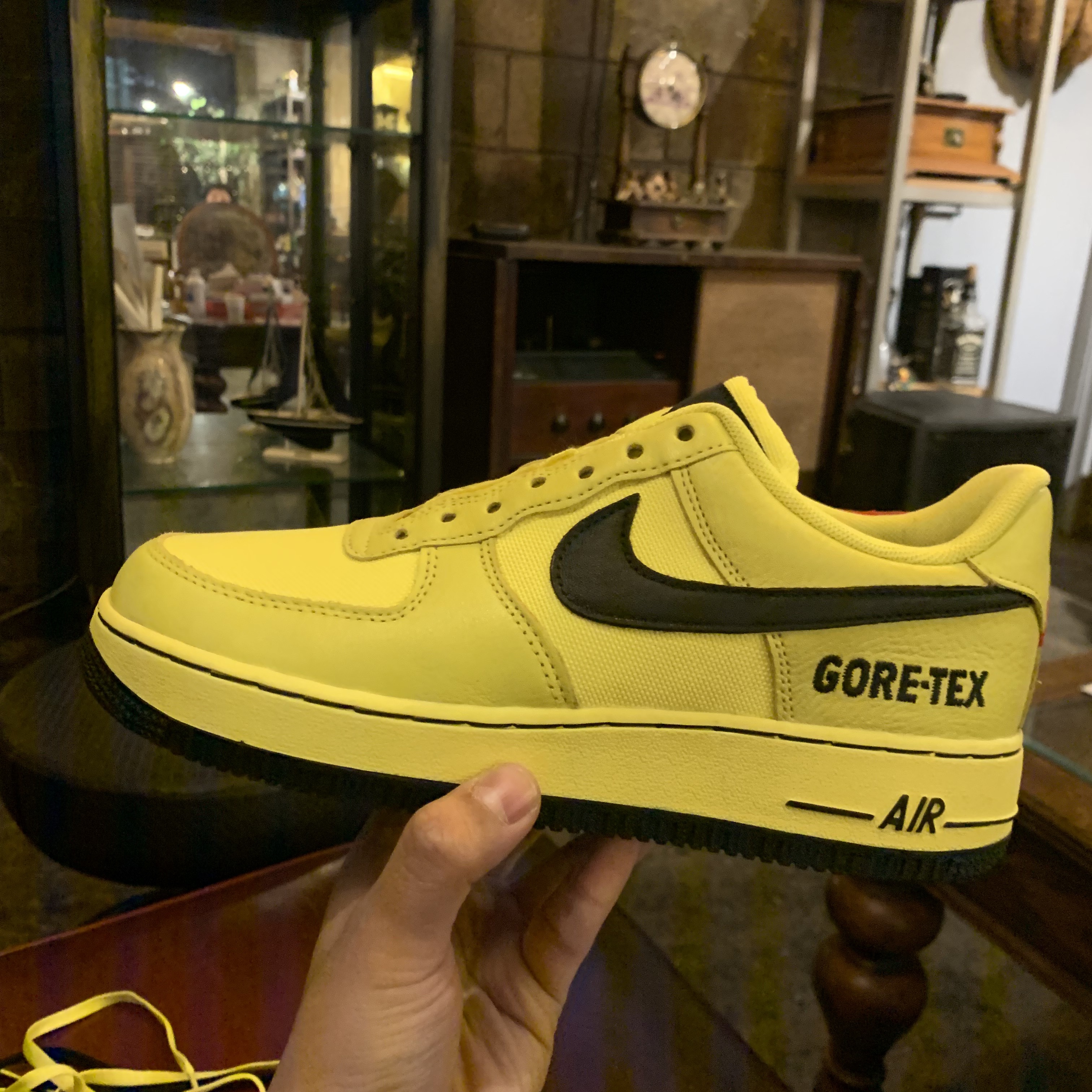 Nike Air Force 1 Low Gore-Tex Dynamic Yellow 착용 스타일 - 3