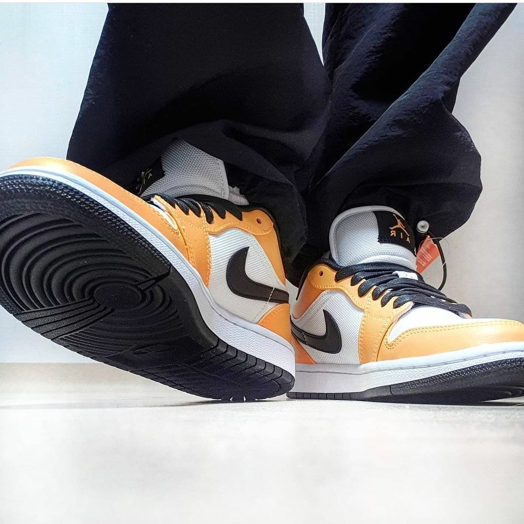 (W) Jordan 1 Low SE Laser Orange 착용 스타일 - 3