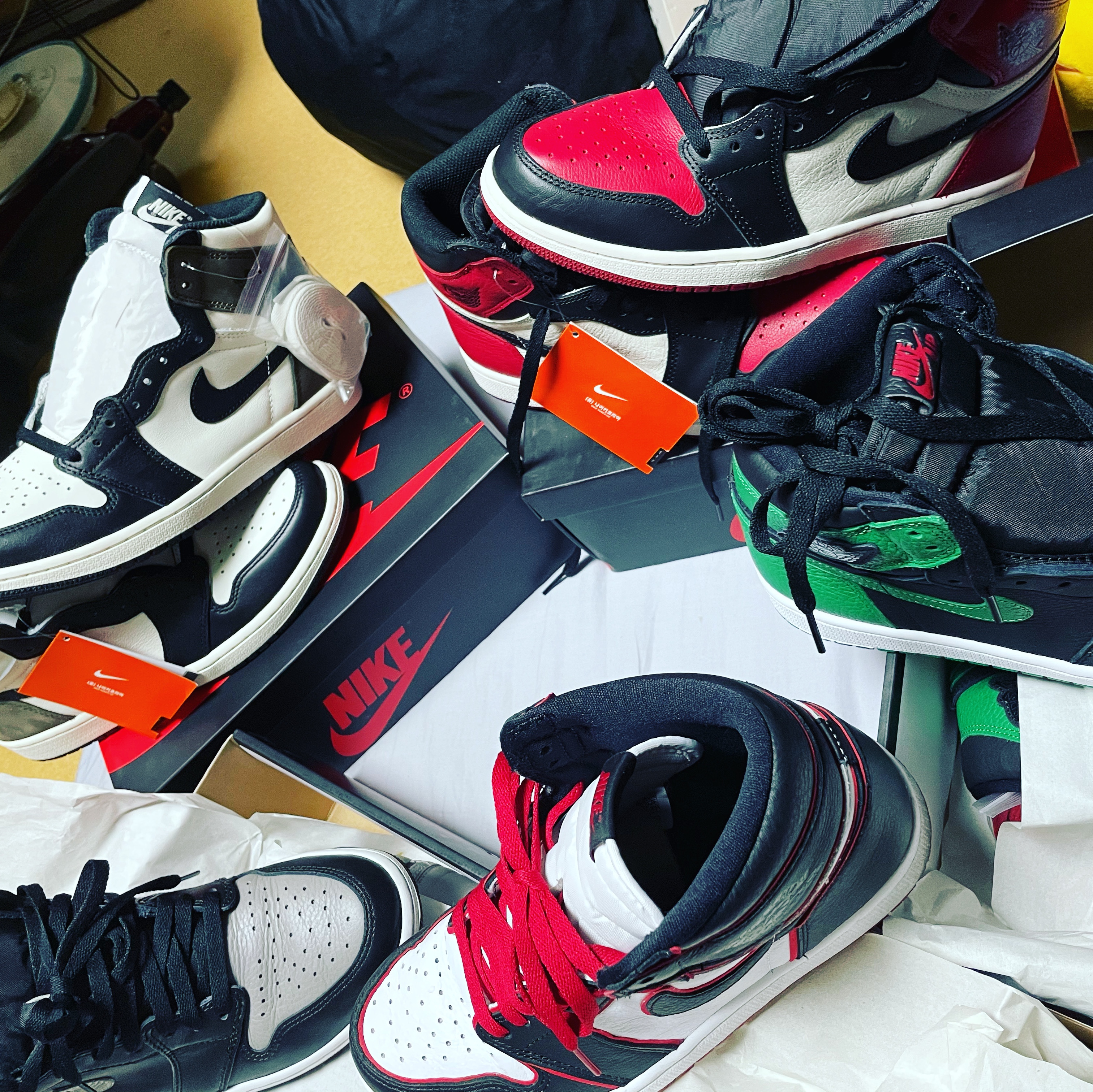 Jordan 1 Retro High OG Black Mocha, Jordan 1 Retro High OG Pine Green Black 착용 스타일