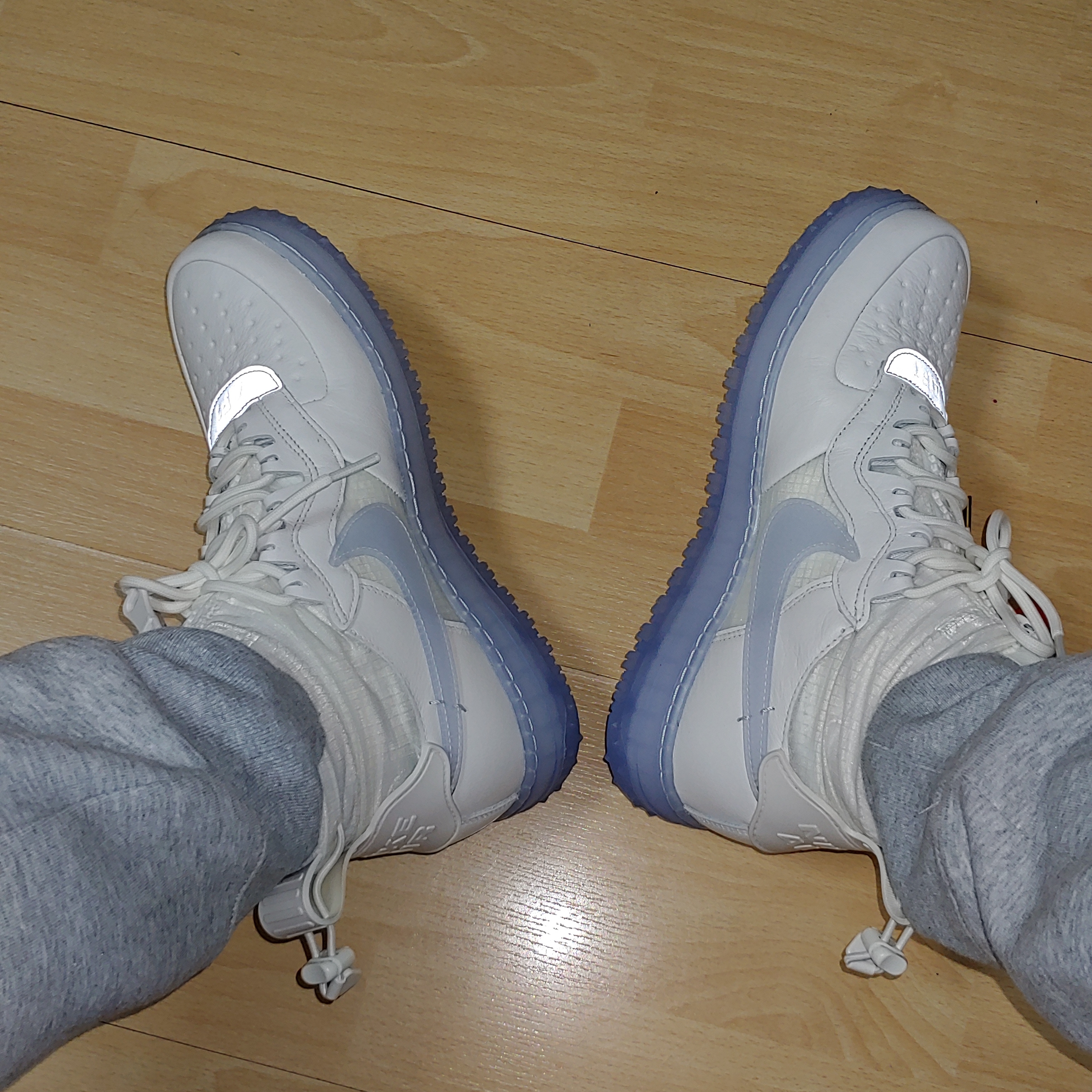 Nike Air Force 1 Gore-Tex High Phantom White 착용 스타일