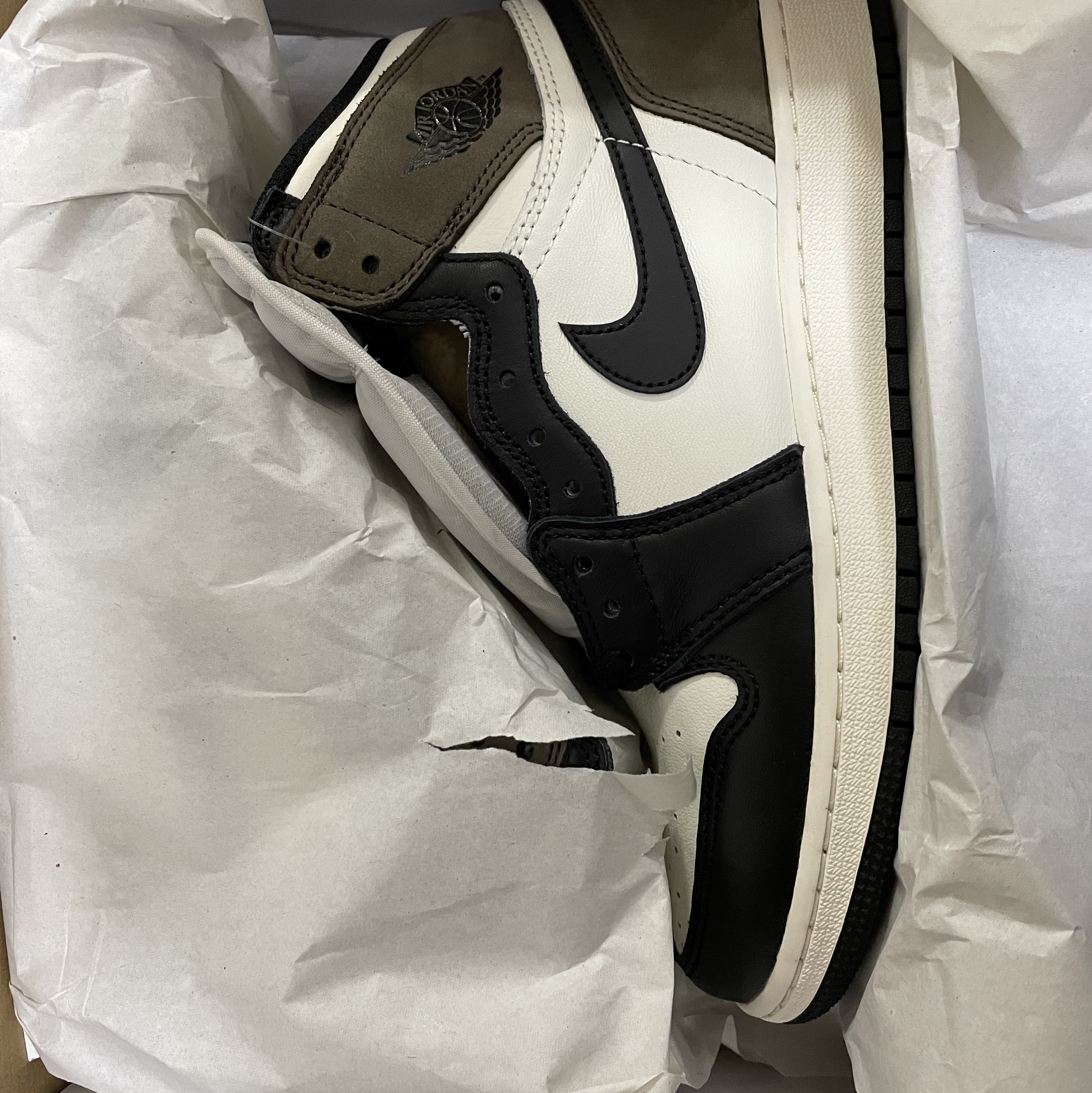 Jordan 1 Retro High OG Black Mocha 착용 스타일