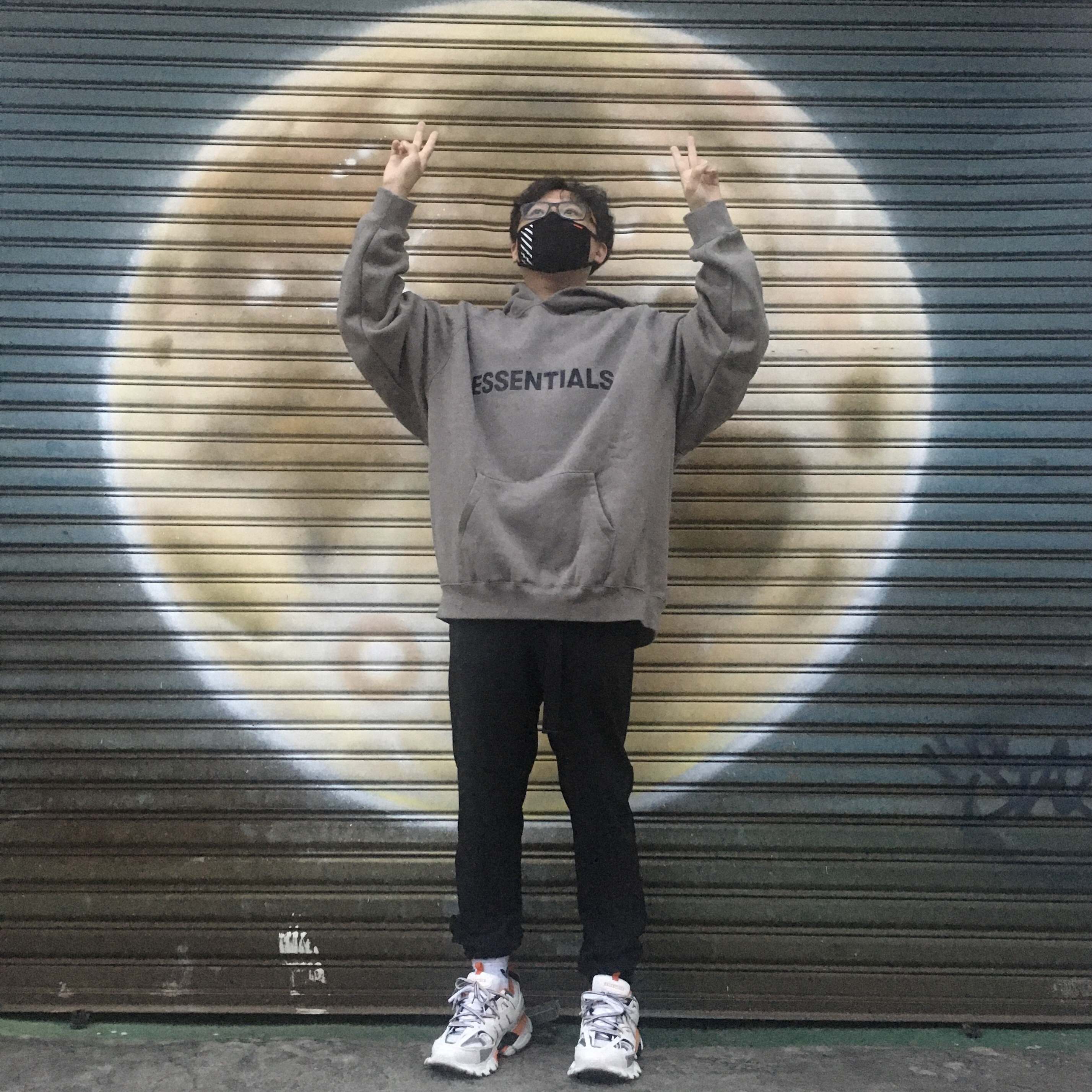 Balenciaga Track Sneakers White Orange 2019, Jordan 1 Retro High OG Reverse Shattered Backboard 착용 스타일 - 1