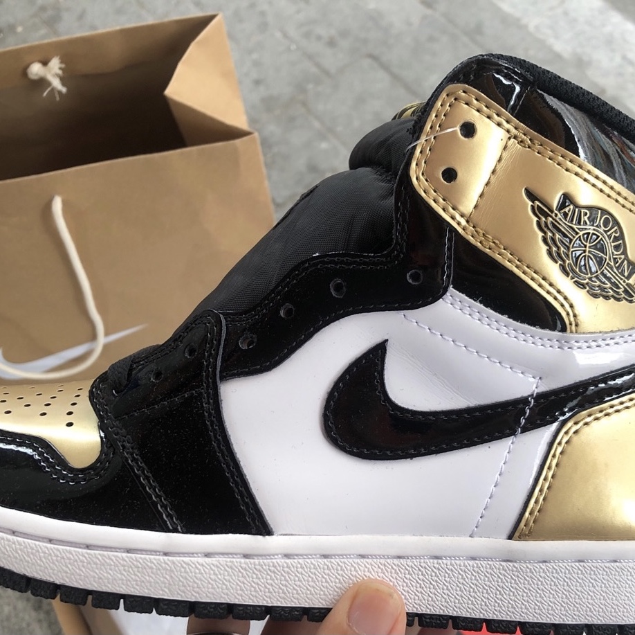Jordan 1 Retro High NRG Patent Gold Toe 착용 스타일