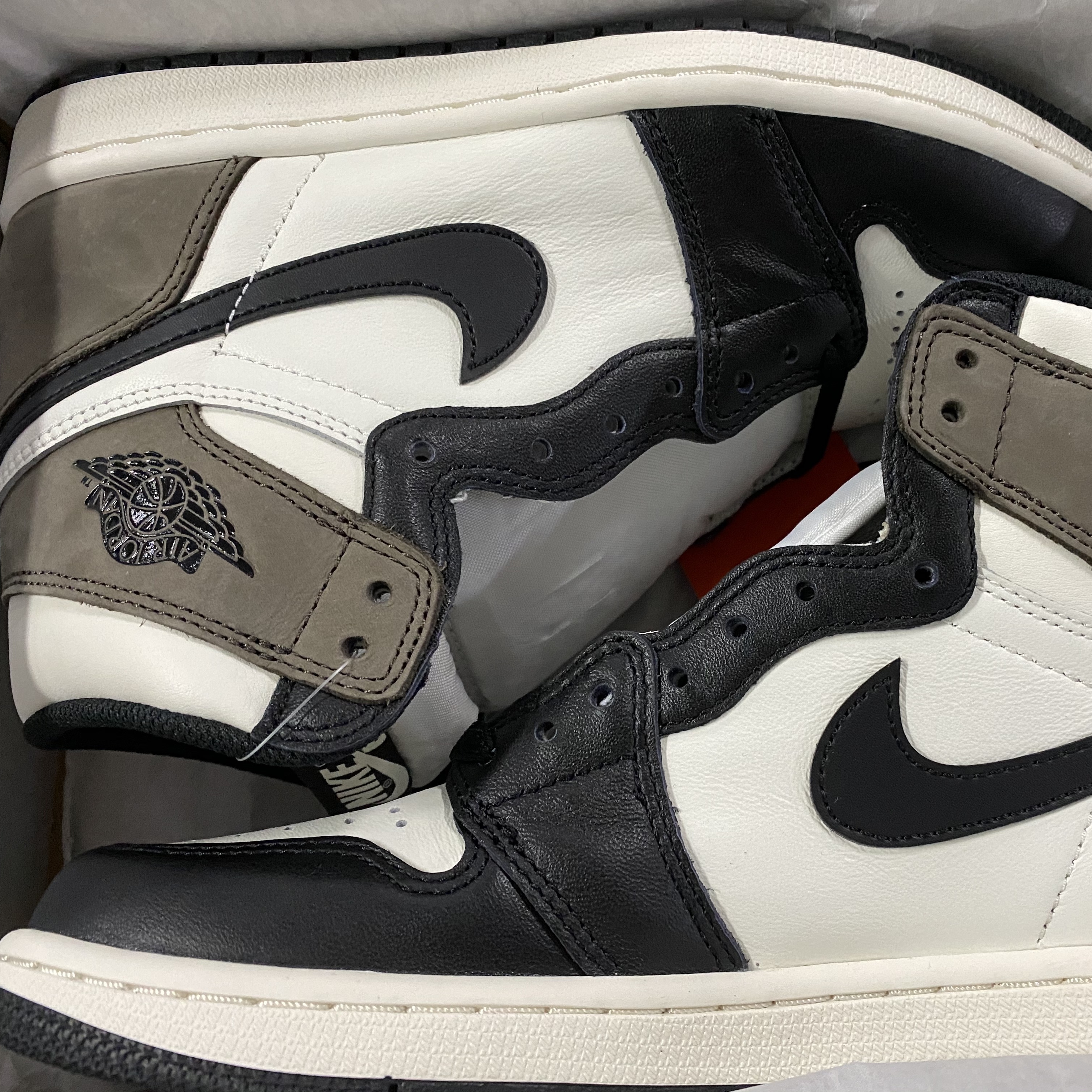 Jordan 1 Retro High OG Black Mocha 착용 스타일
