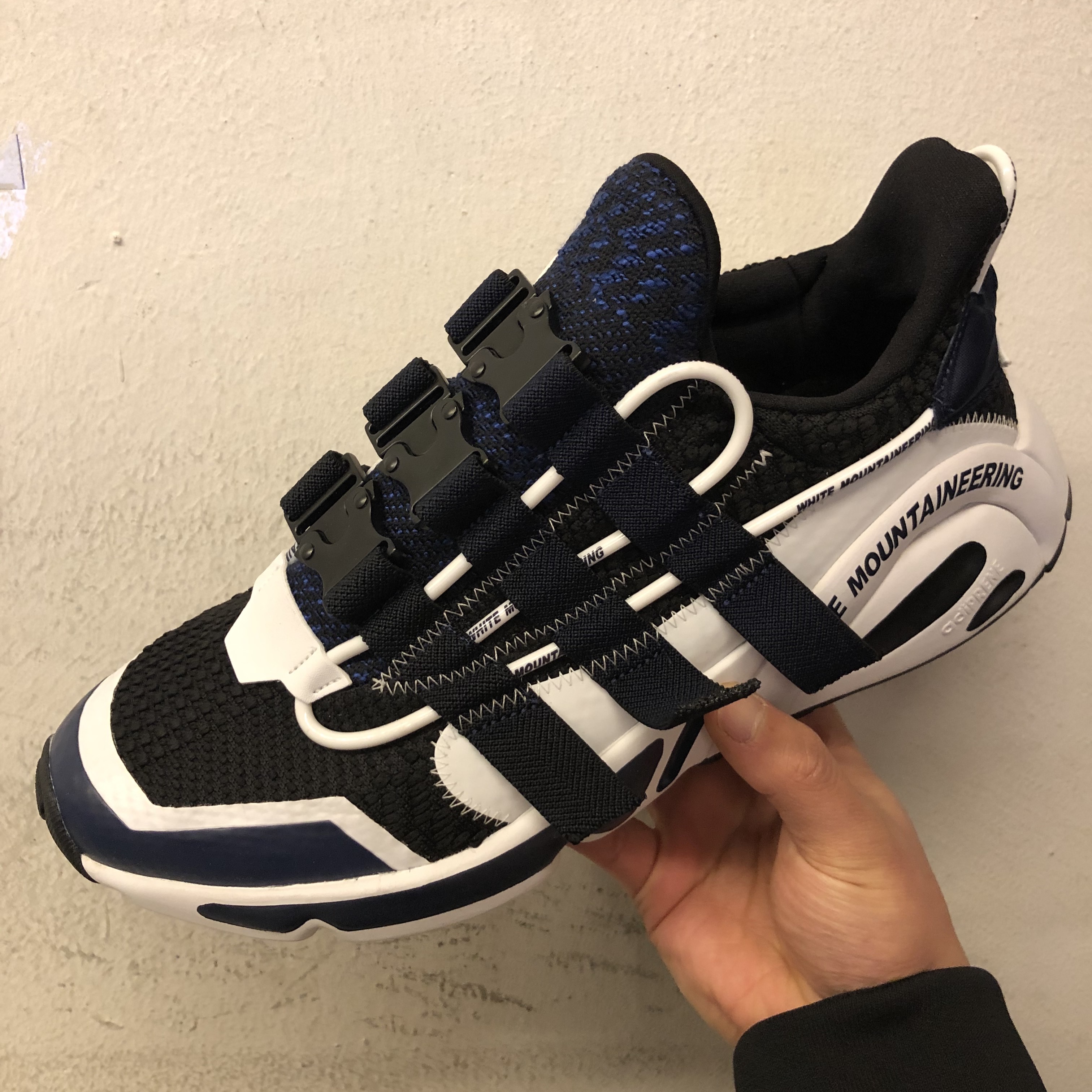Adidas x White Mountaineering LXCON Navy 착용 스타일