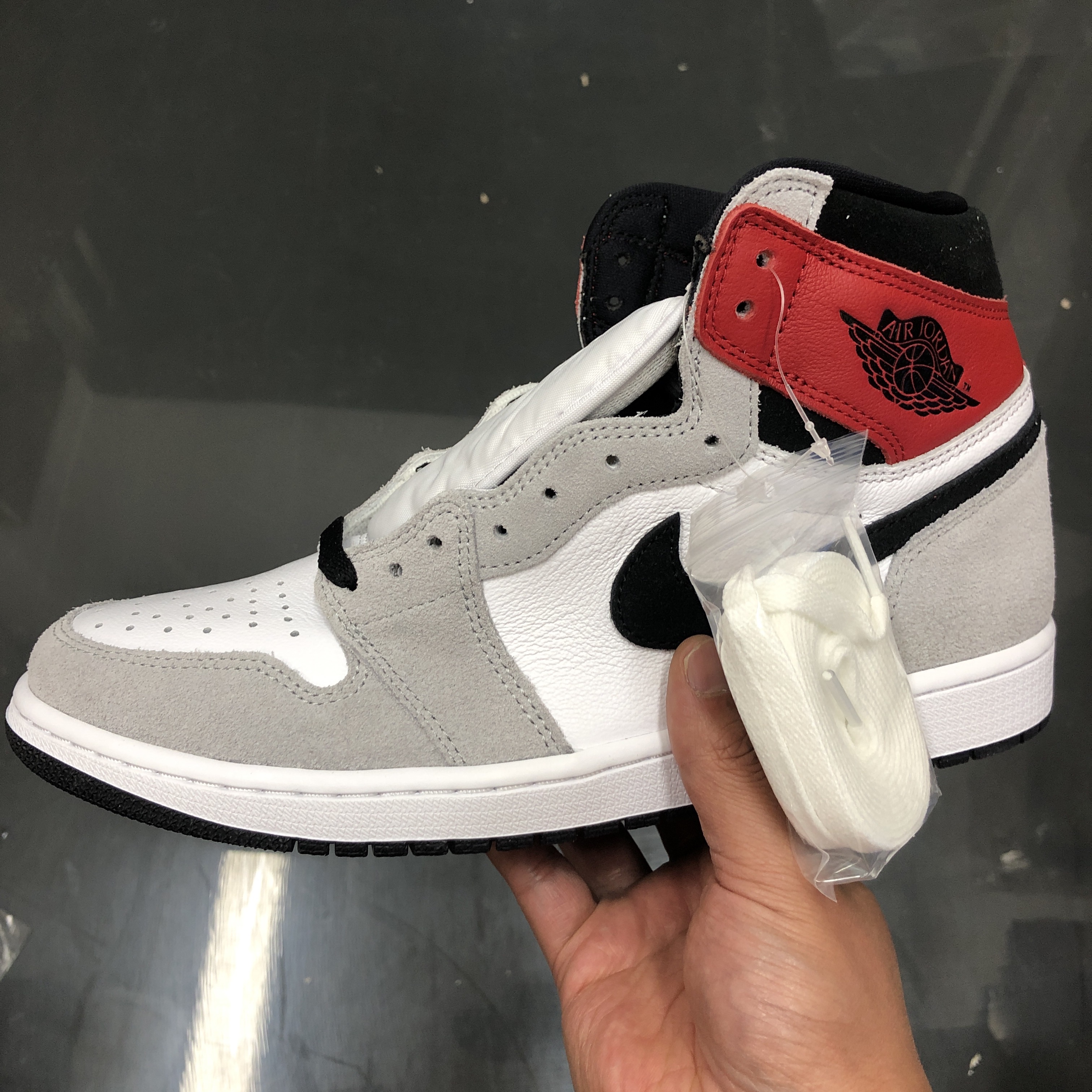 Jordan 1 Retro High OG Light Smoke Grey 착용 스타일