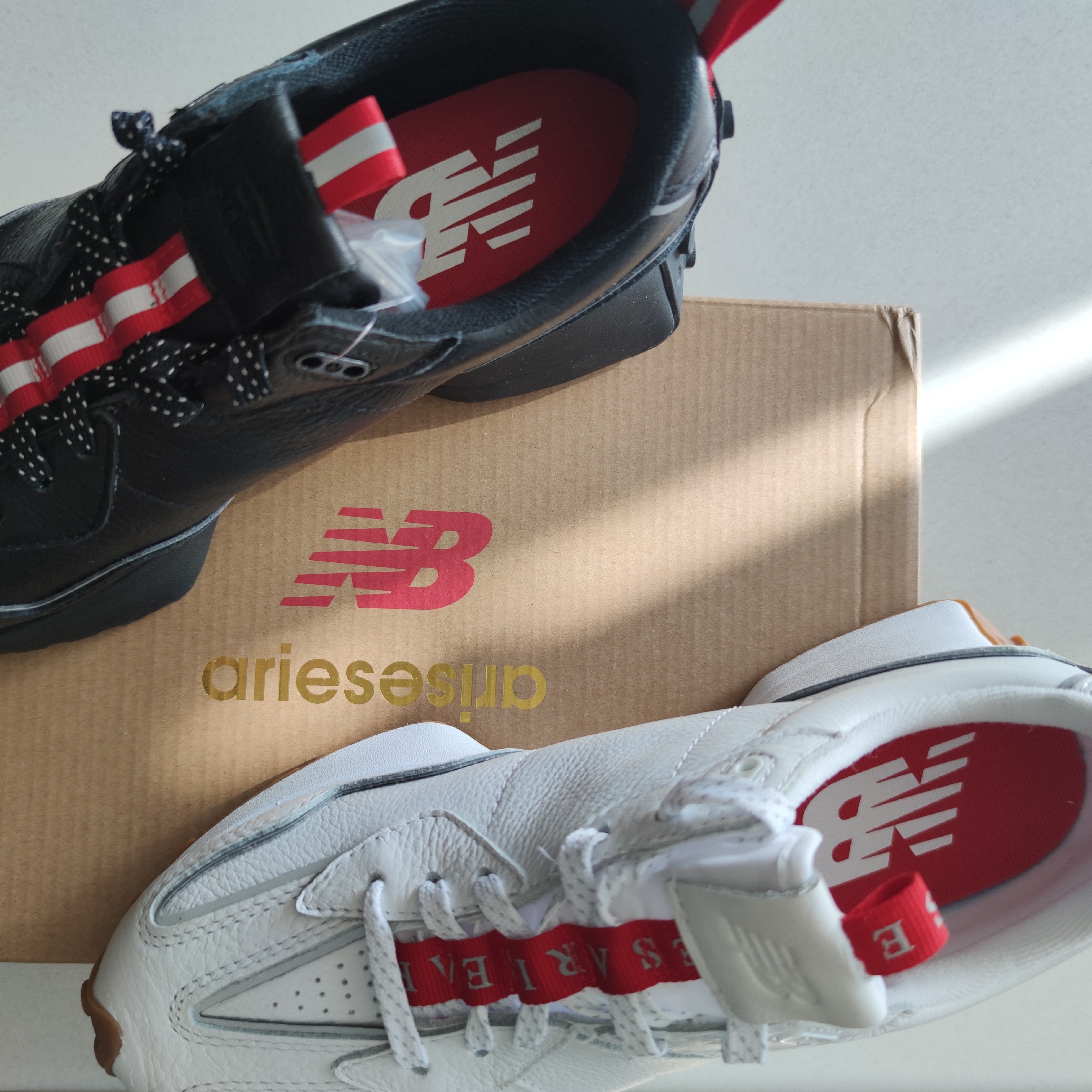 New Balance x Aries 327 White, New Balance x Aries 327 Black 착용 스타일 - 1