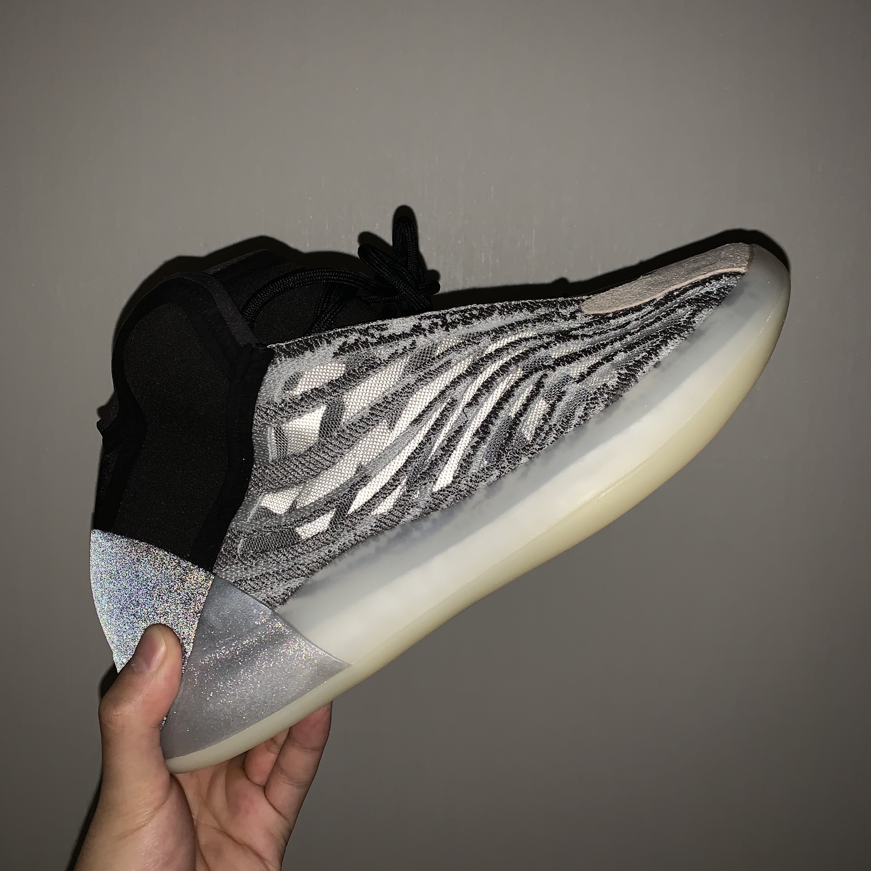 Adidas Yeezy QNTM Lifestyle 착용 스타일