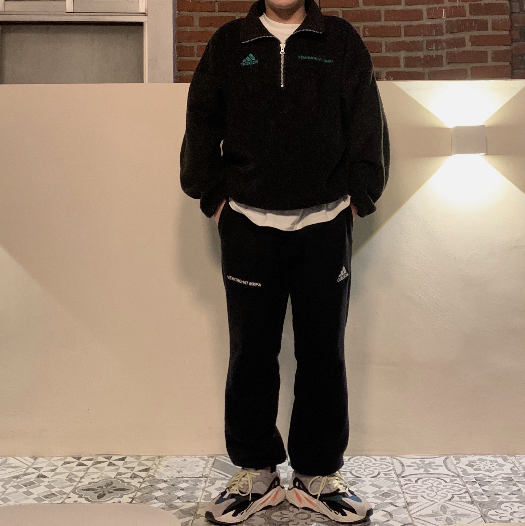Adidas Yeezy Boost 700 Wave Runner Solid Grey 2017/2019 착용 스타일