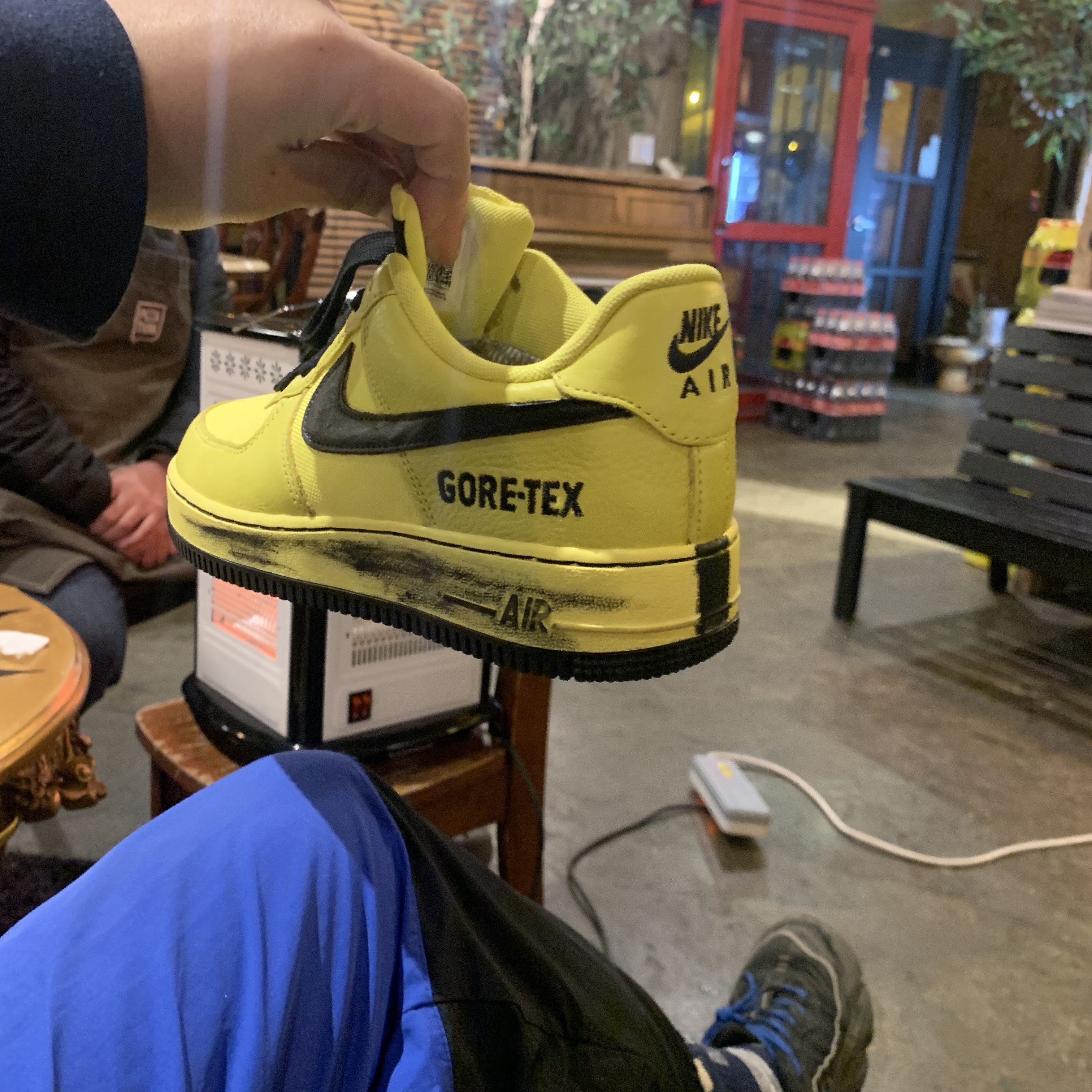 Nike Air Force 1 Low Gore-Tex Dynamic Yellow 착용 스타일 - 4