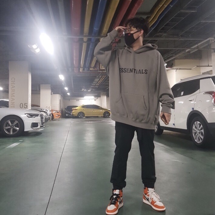 Balenciaga Track Sneakers White Orange 2019, Jordan 1 Retro High OG Reverse Shattered Backboard 착용 스타일 - 2