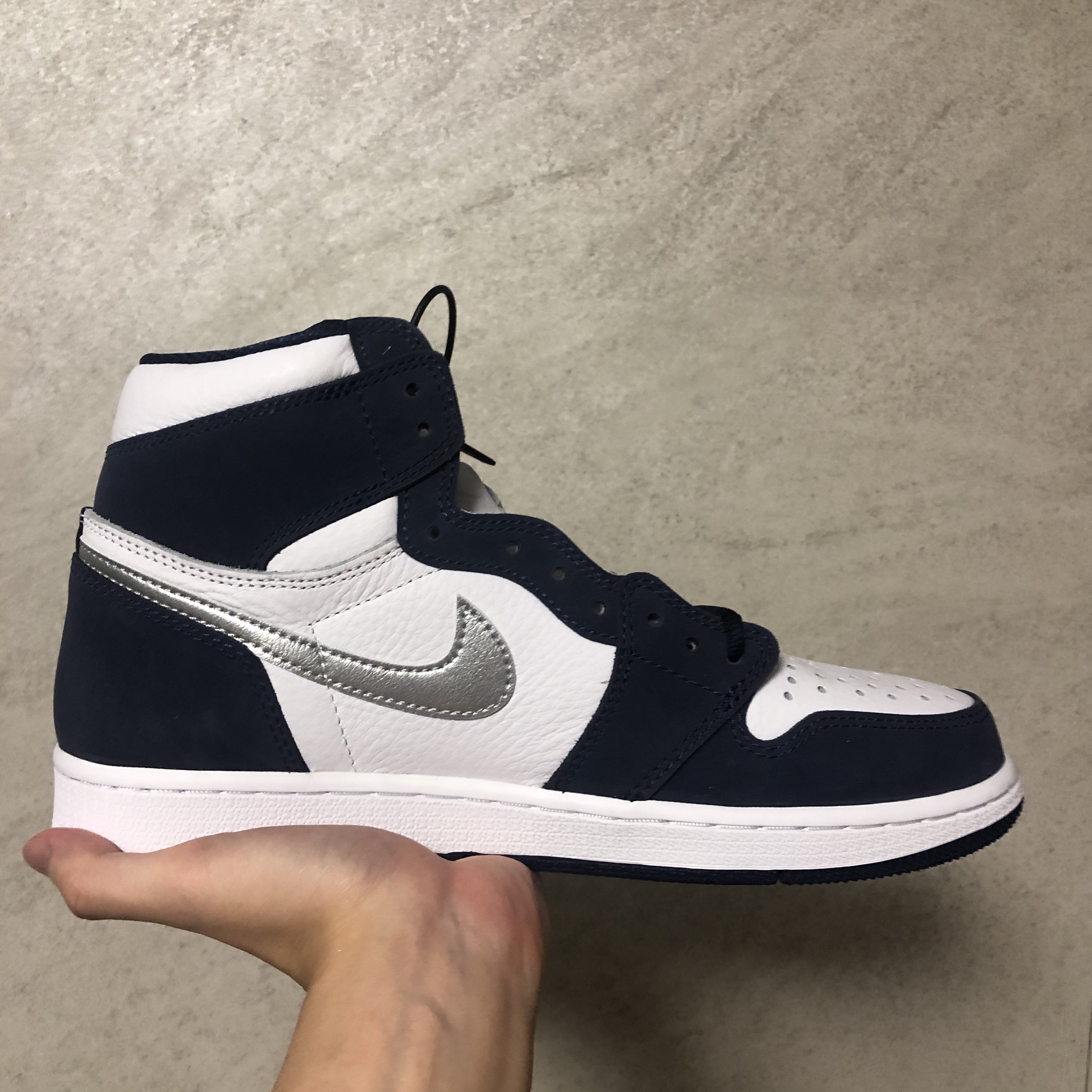 Jordan 1 Retro High OG CO.JP Midnight Navy 착용 스타일 - 2