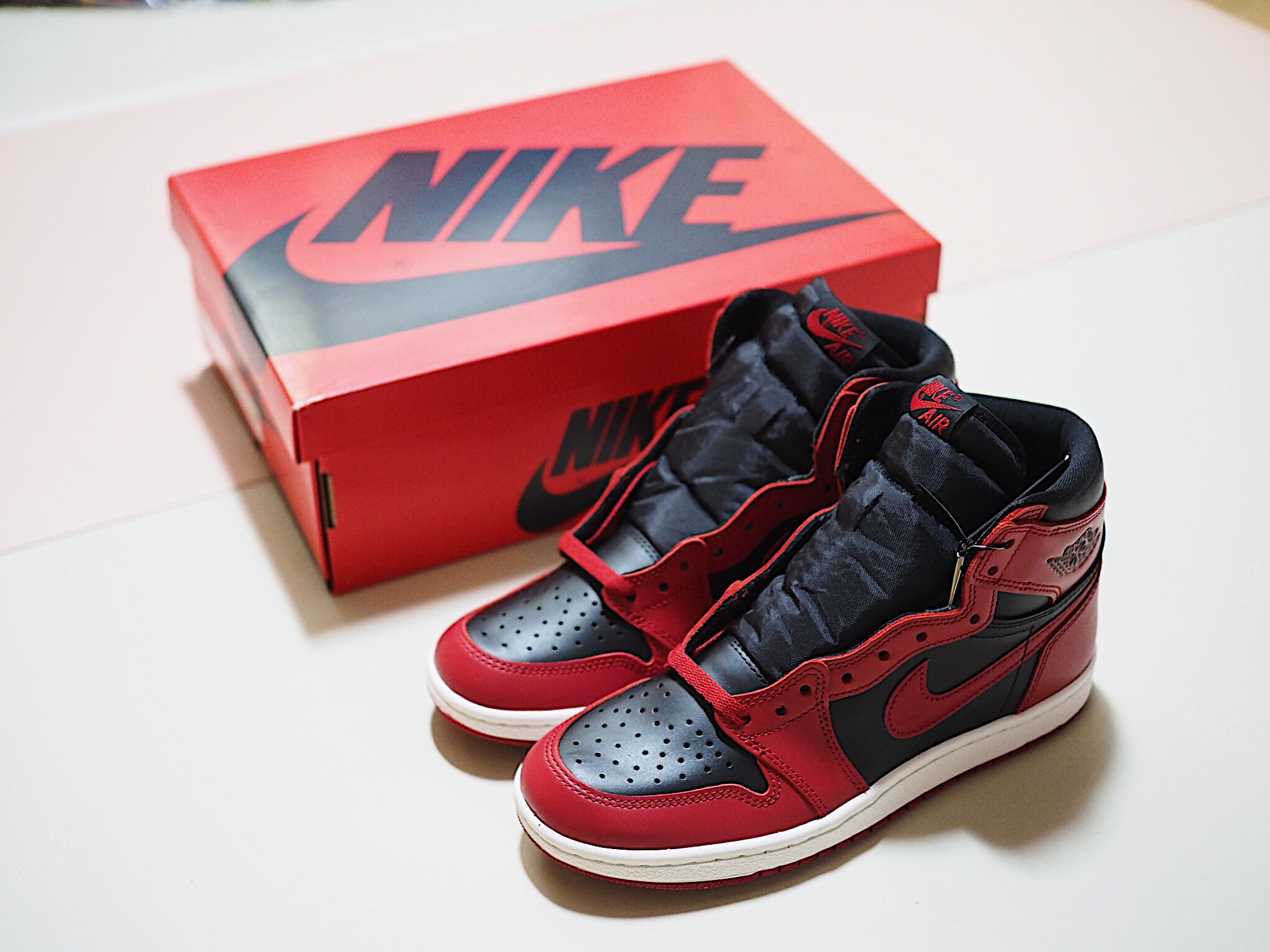 Jordan 1 High 85 Varsity Red 착용 스타일
