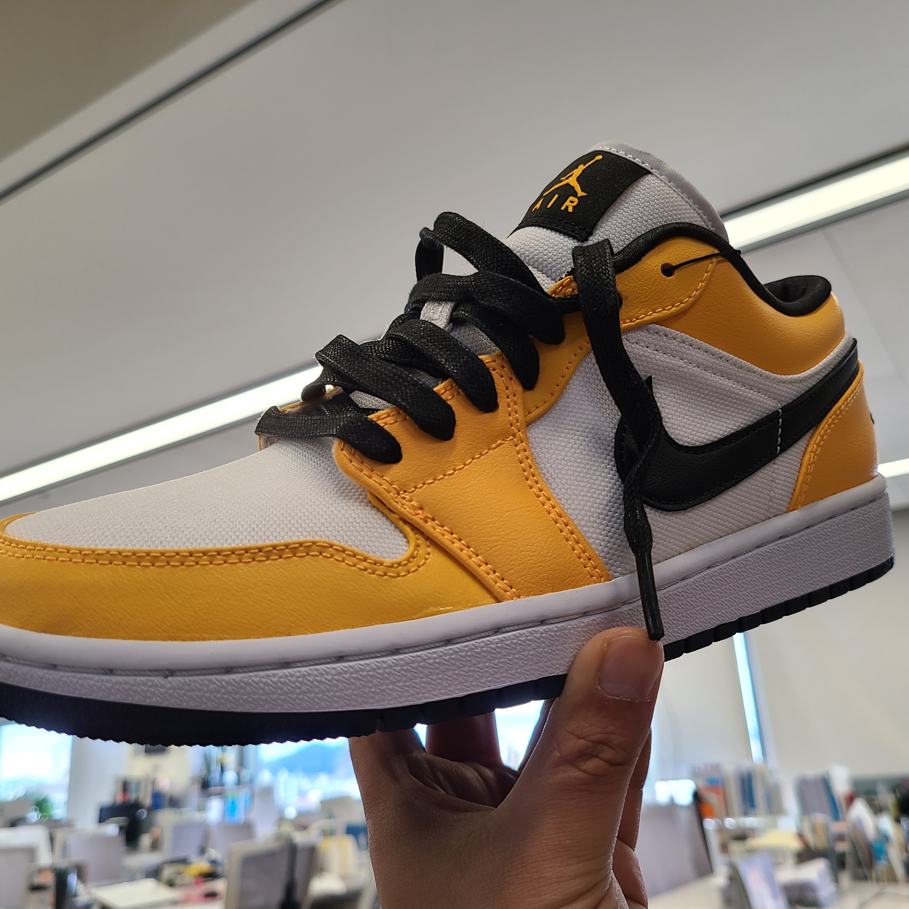 (W) Jordan 1 Low SE Laser Orange 착용 스타일