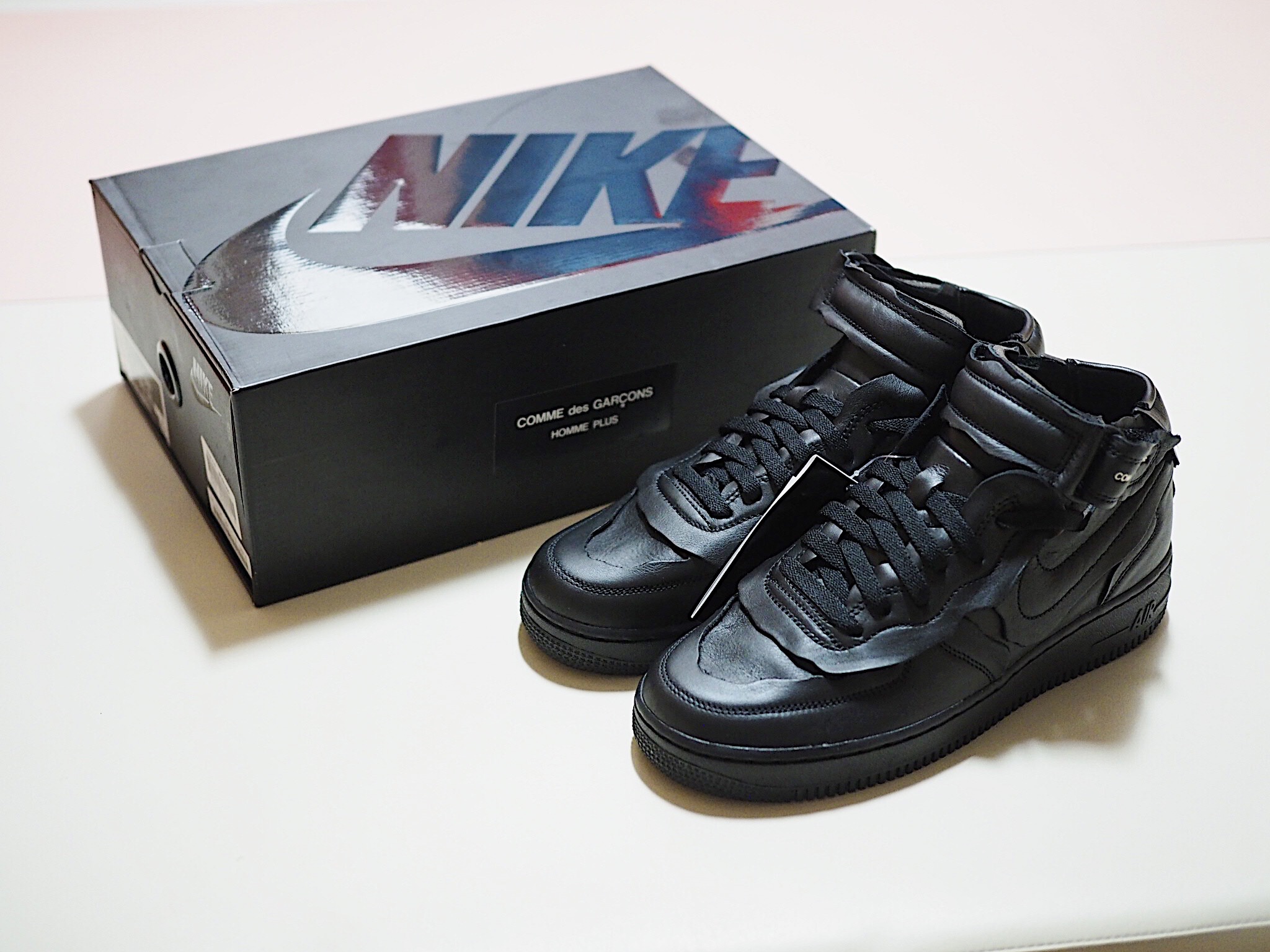 Nike x Comme des Garcons Homme Plus Air Force Mid Black 착용 스타일 - 1