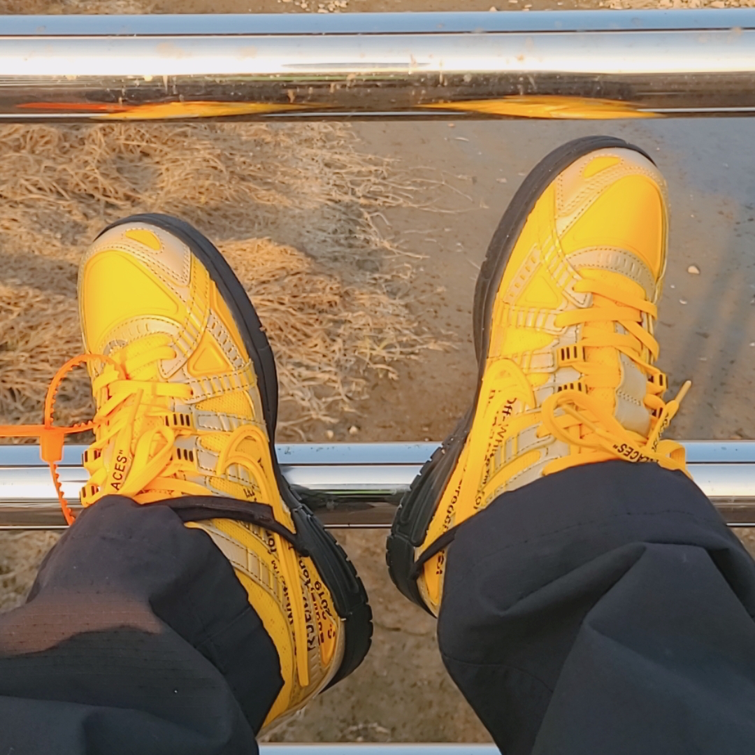 Nike x Off-White Air Rubber Dunk University Gold 착용 스타일