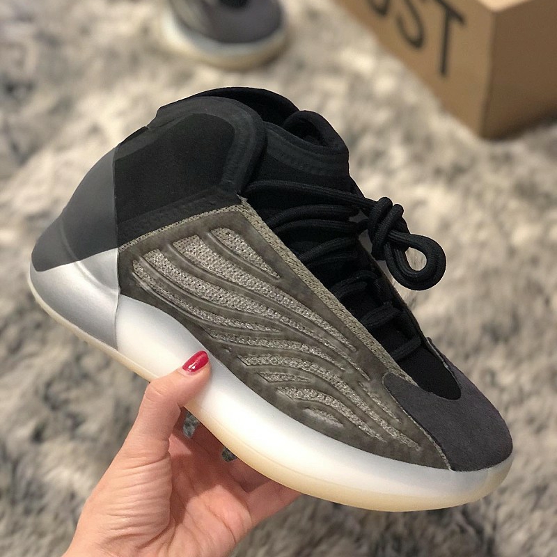 Adidas Yeezy QNTM Barium 착용 스타일