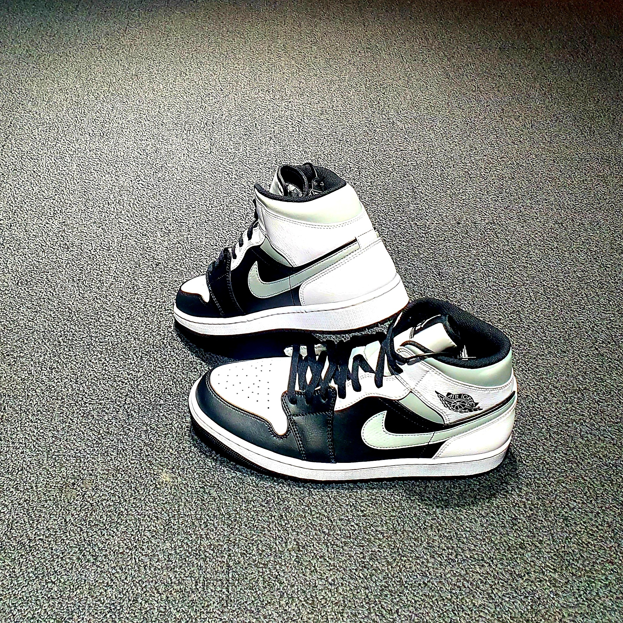 Jordan 1 Mid White Shadow 착용 스타일