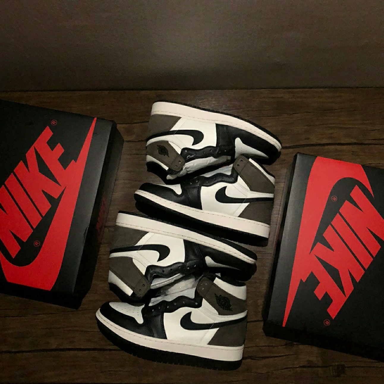 Jordan 1 Retro High OG Black Mocha, (GS) Jordan 1 Retro High OG Black Mocha 착용 스타일 - 2