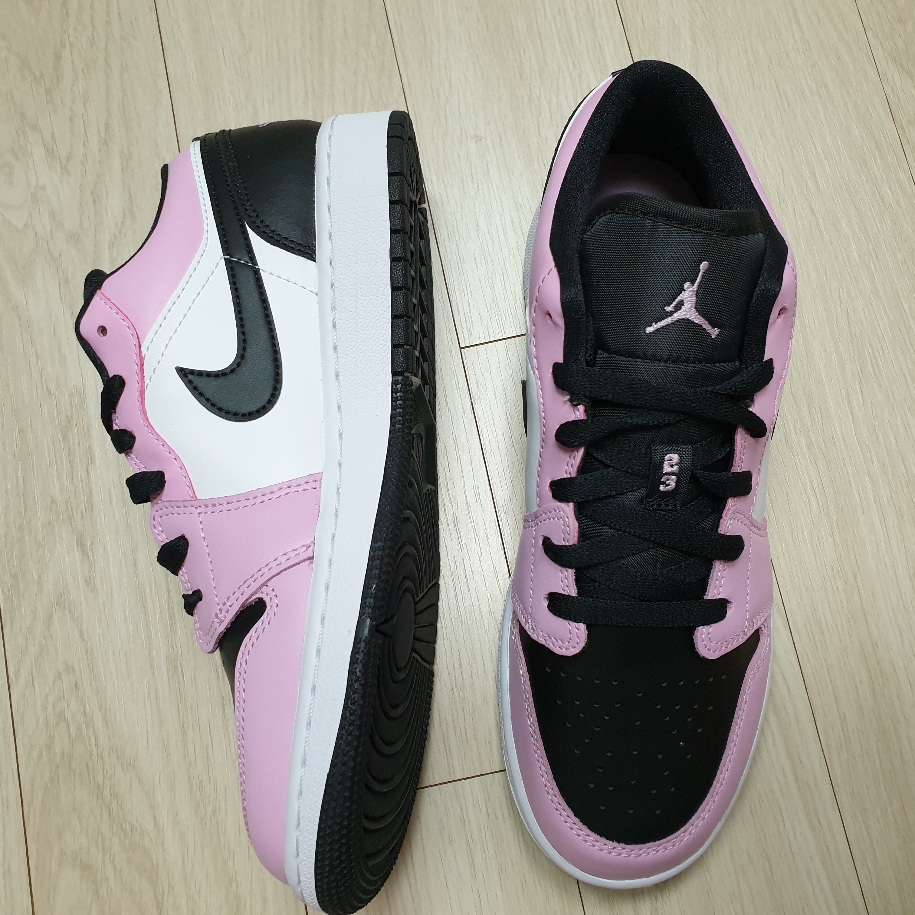(GS) Jordan 1 Low Light Arctic Pink 착용 스타일 - 2