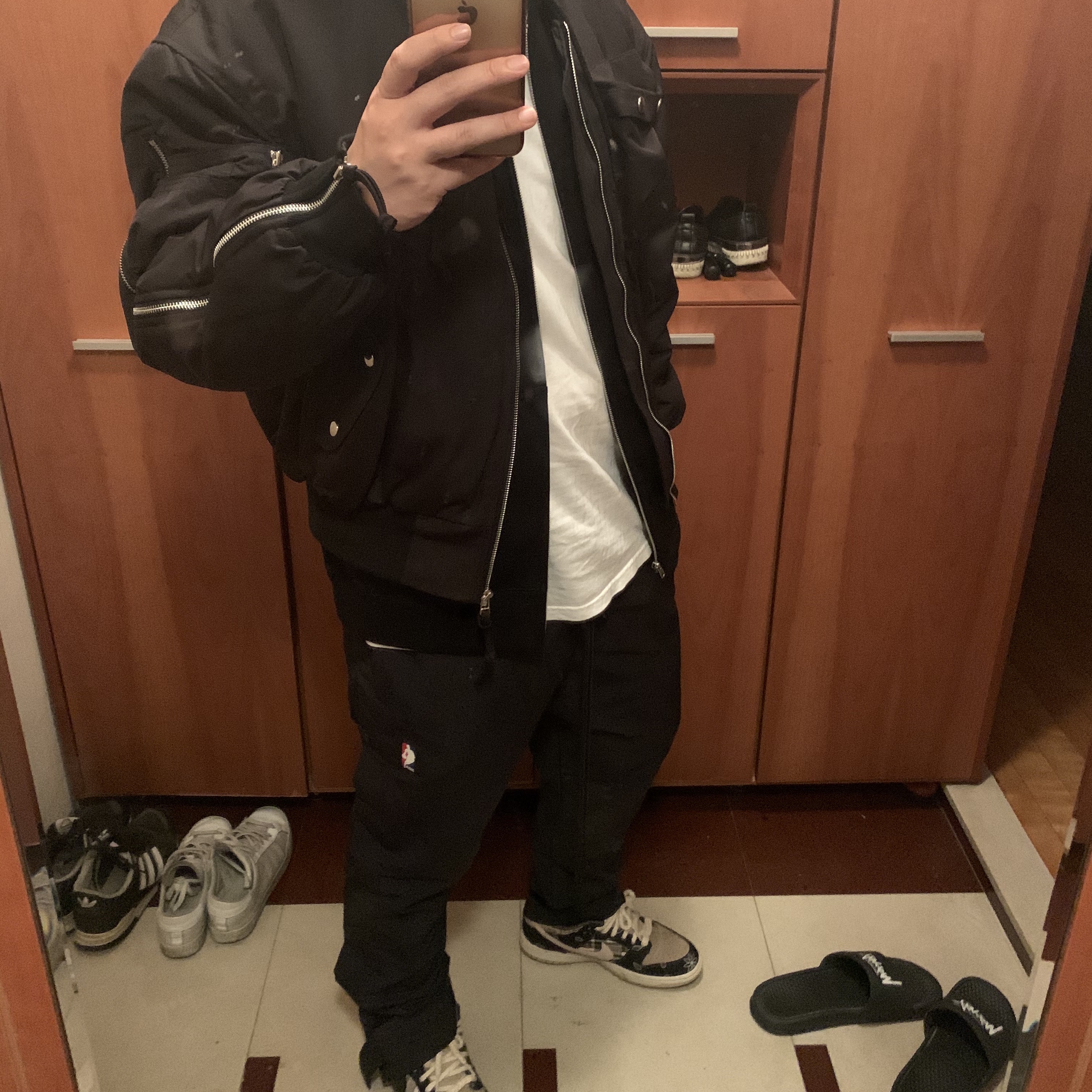 Nike x Travis Scott SB Dunk Low, Nike x Fear of God Warm Up Pants Off Noir 착용 스타일