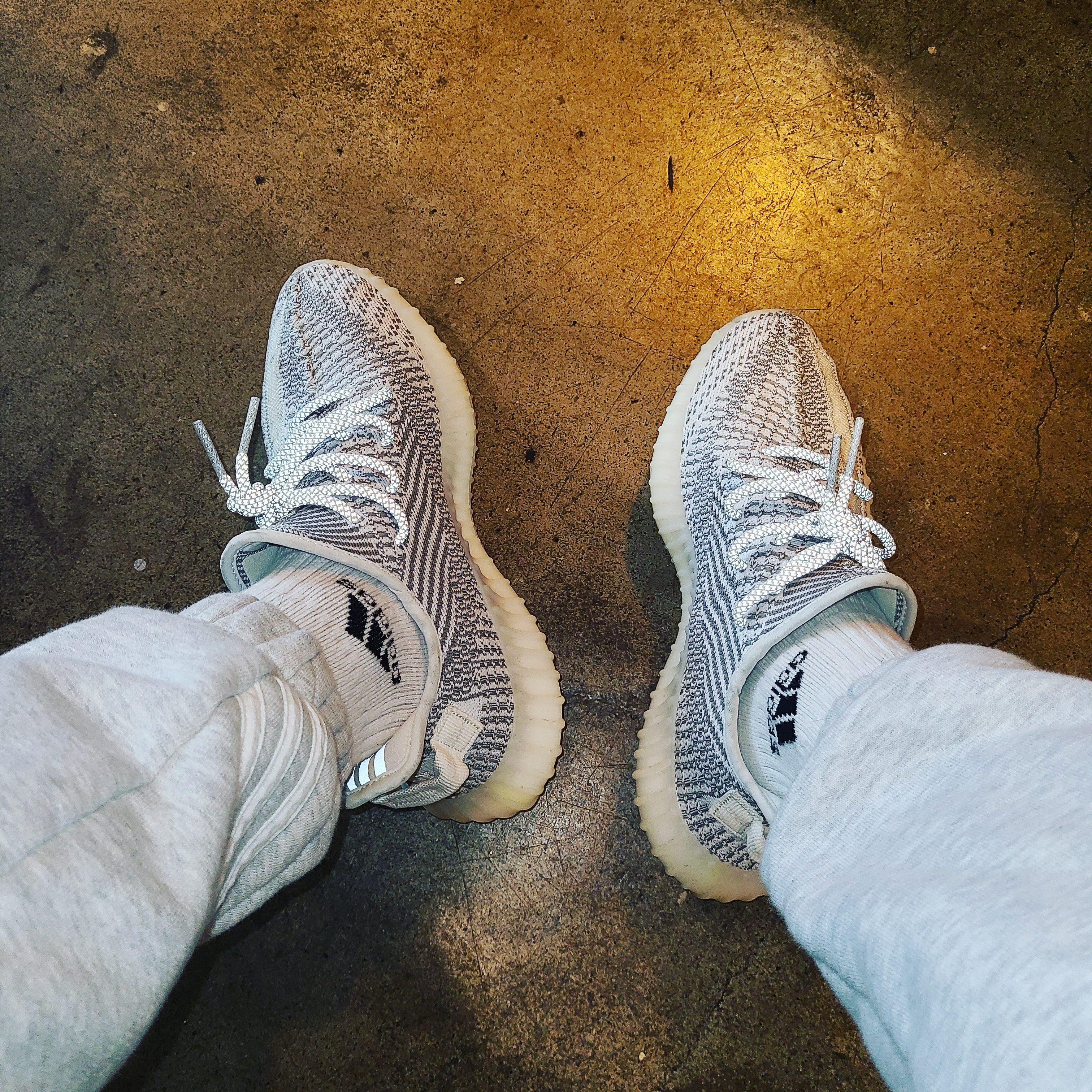 Adidas Yeezy Boost 350 V2 Static - Non-Reflective 2018 착용 스타일