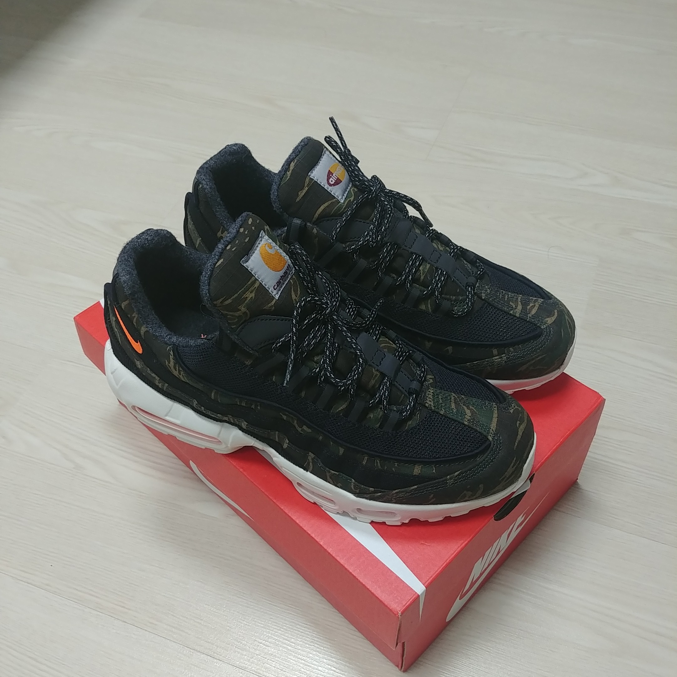 Nike x Carhartt WIP Air Max 95 Camo 착용 스타일