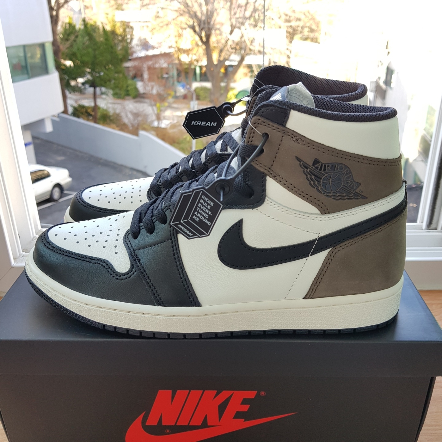Jordan 1 Retro High OG Black Mocha 착용 스타일