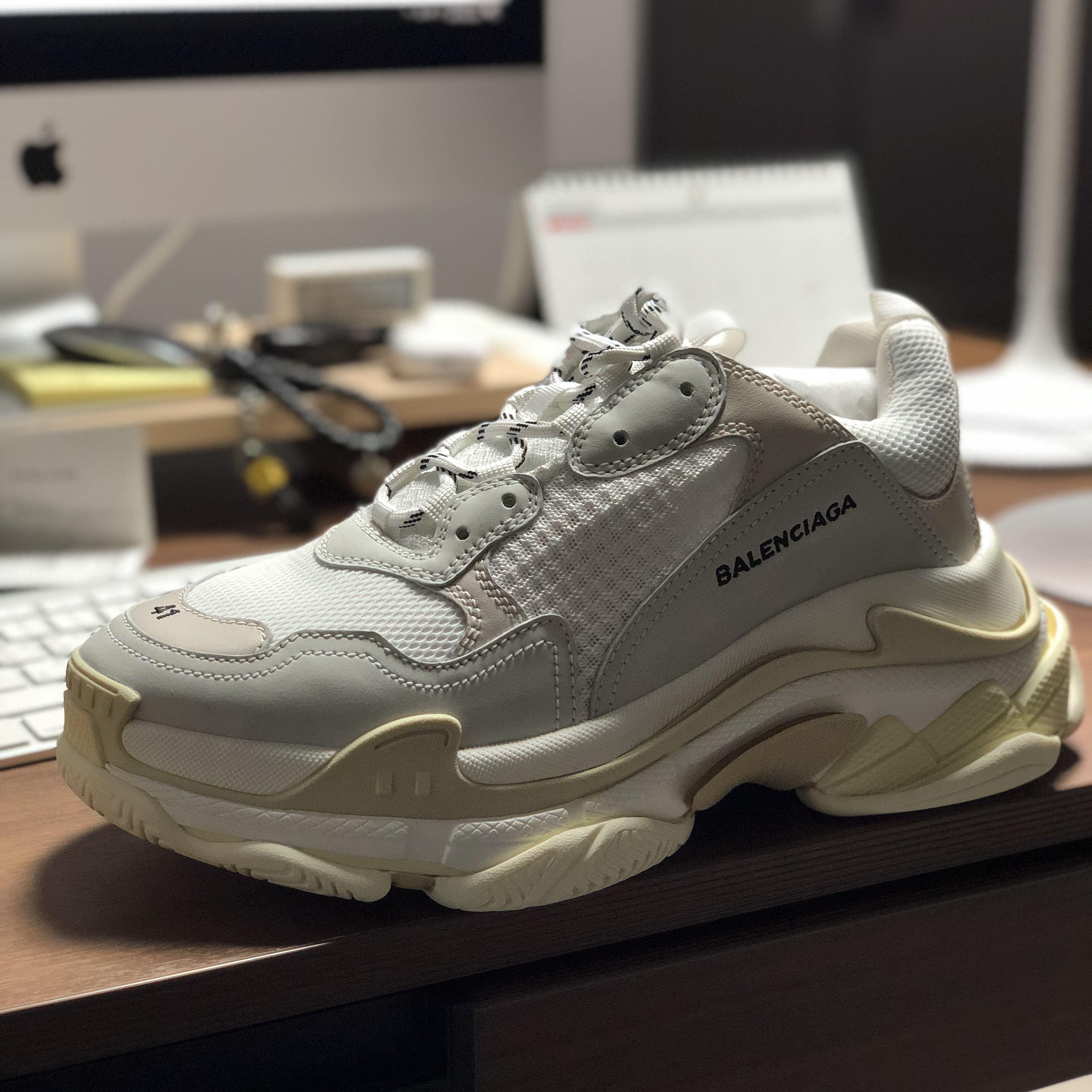 Balenciaga Triple S White 2018 착용 스타일