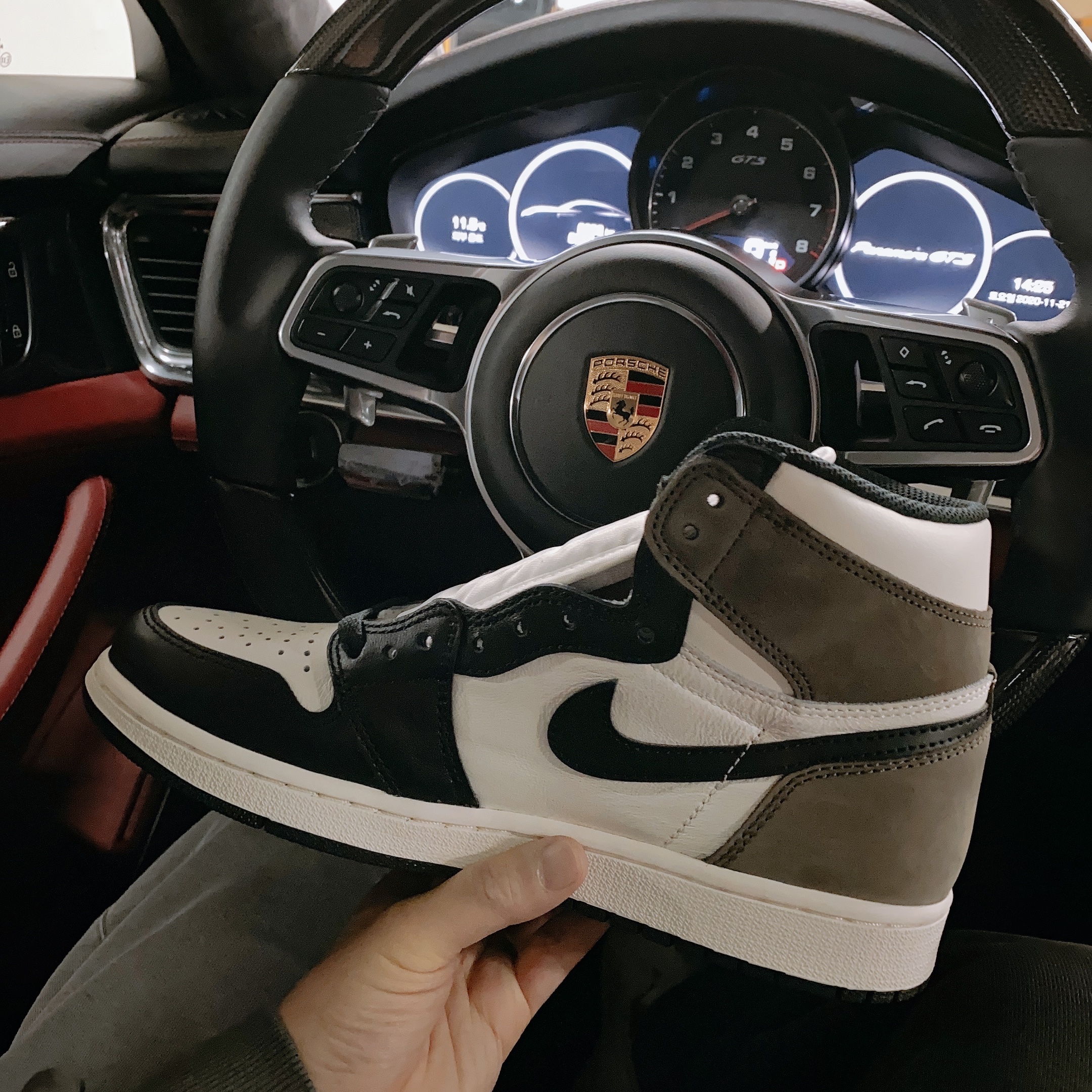 Jordan 1 Retro High OG Black Mocha 착용 스타일