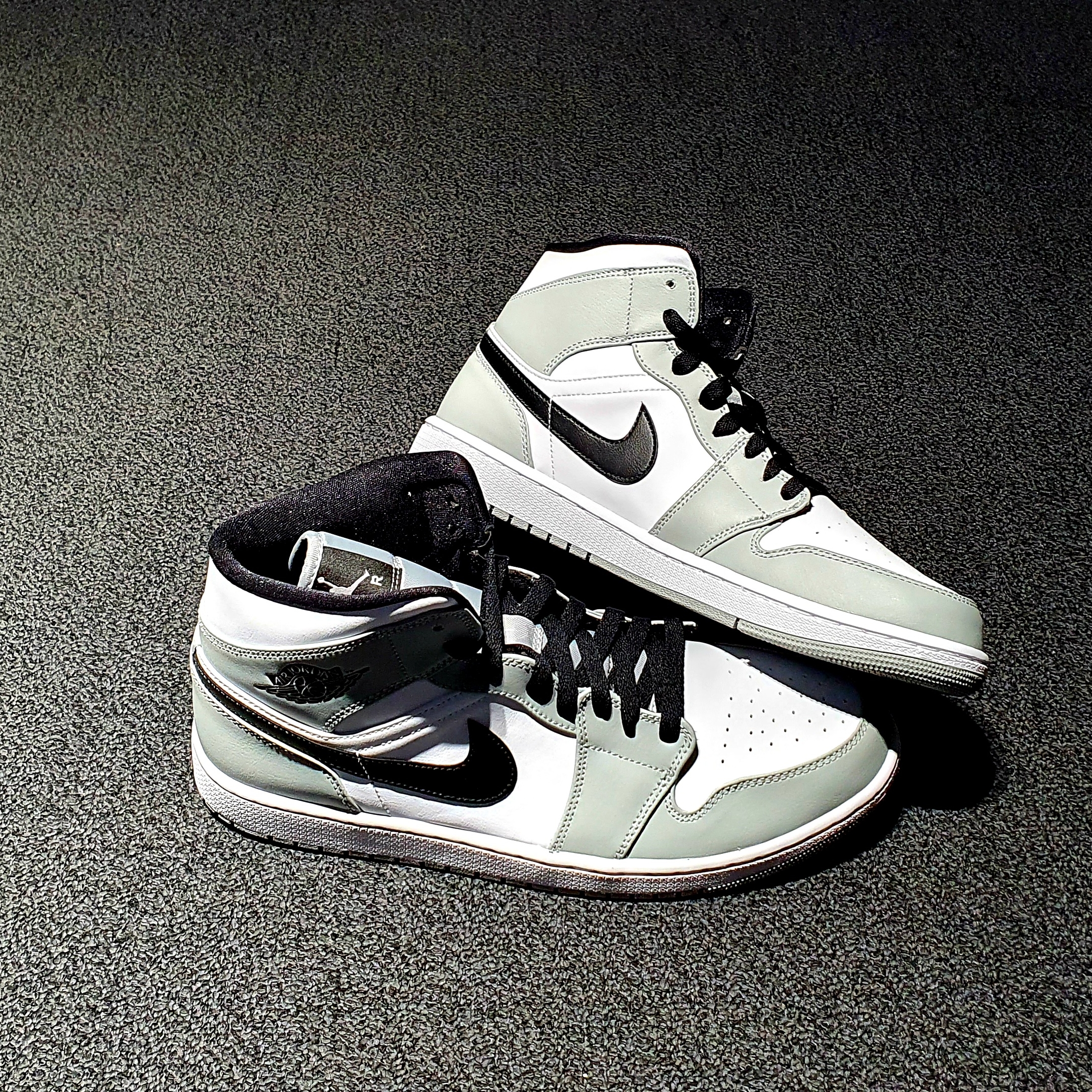 Jordan 1 Mid Light Smoke Grey 착용 스타일