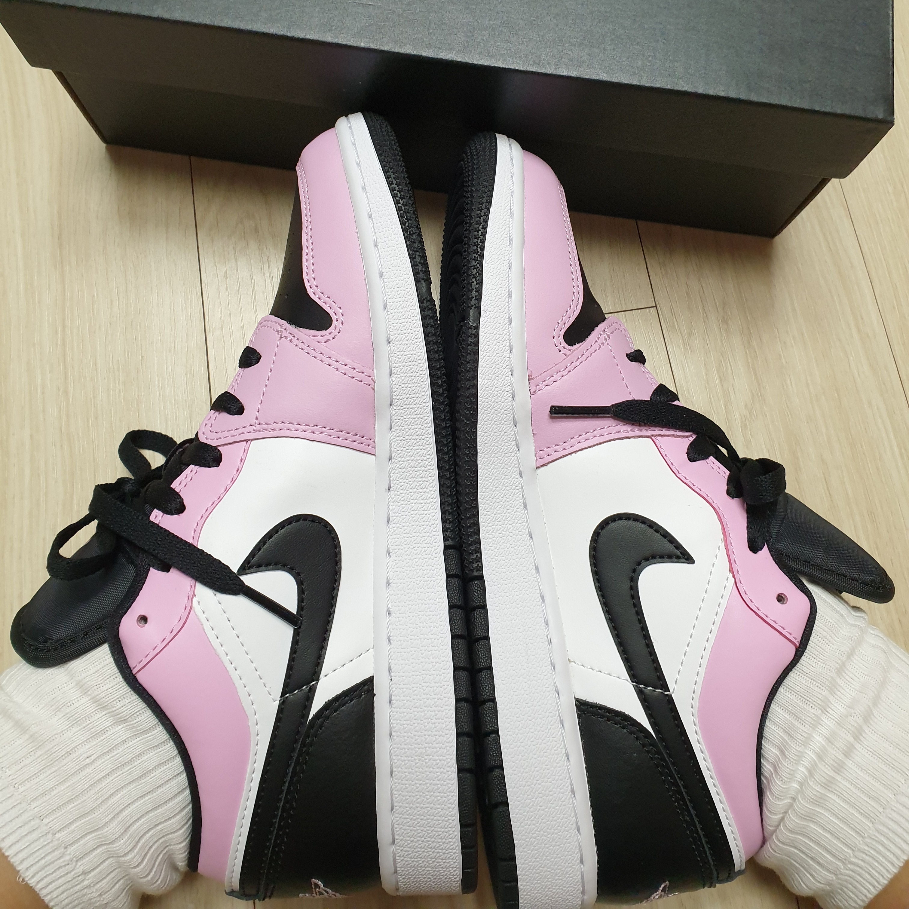 (GS) Jordan 1 Low Light Arctic Pink 착용 스타일 - 4