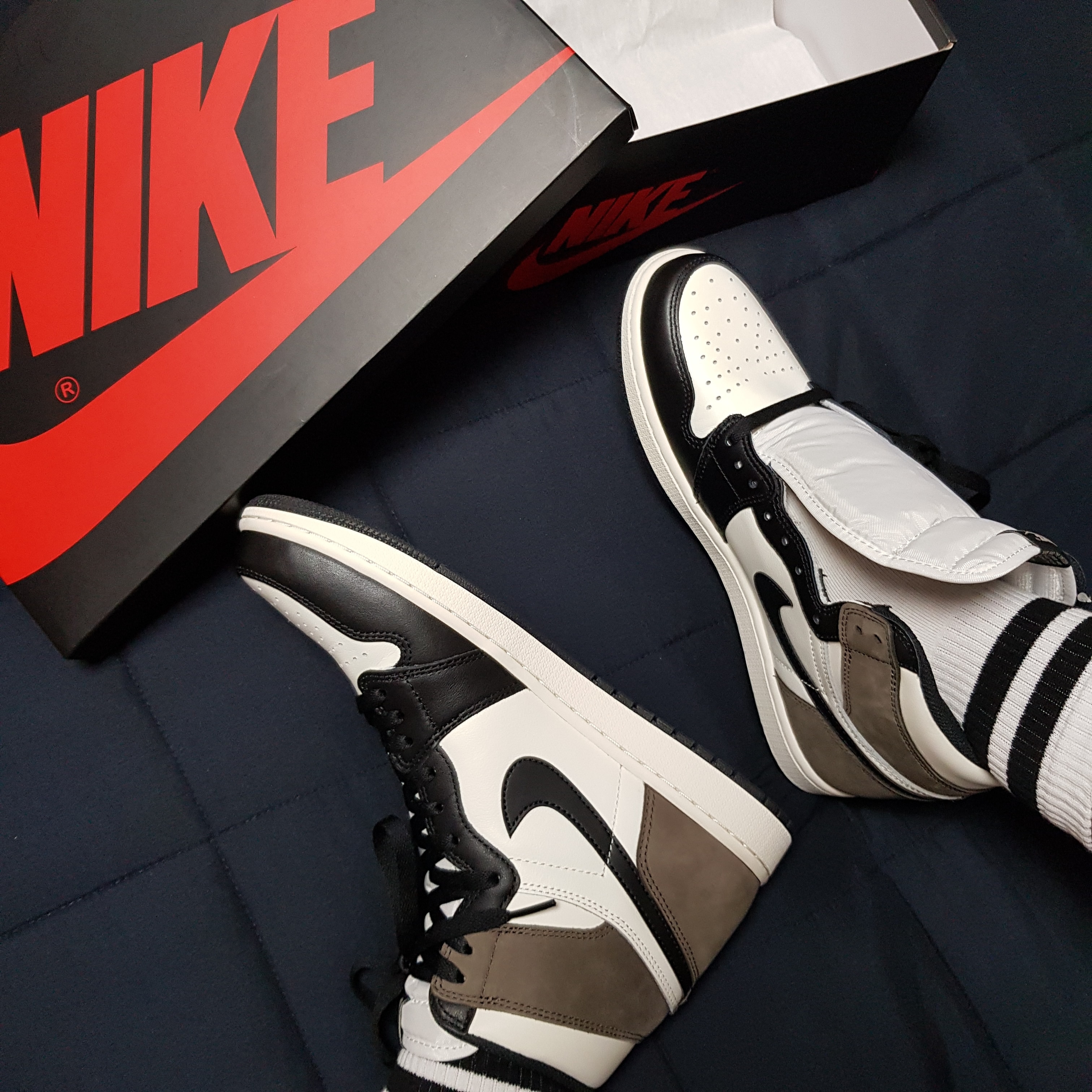 Jordan 1 Retro High OG Black Mocha 착용 스타일