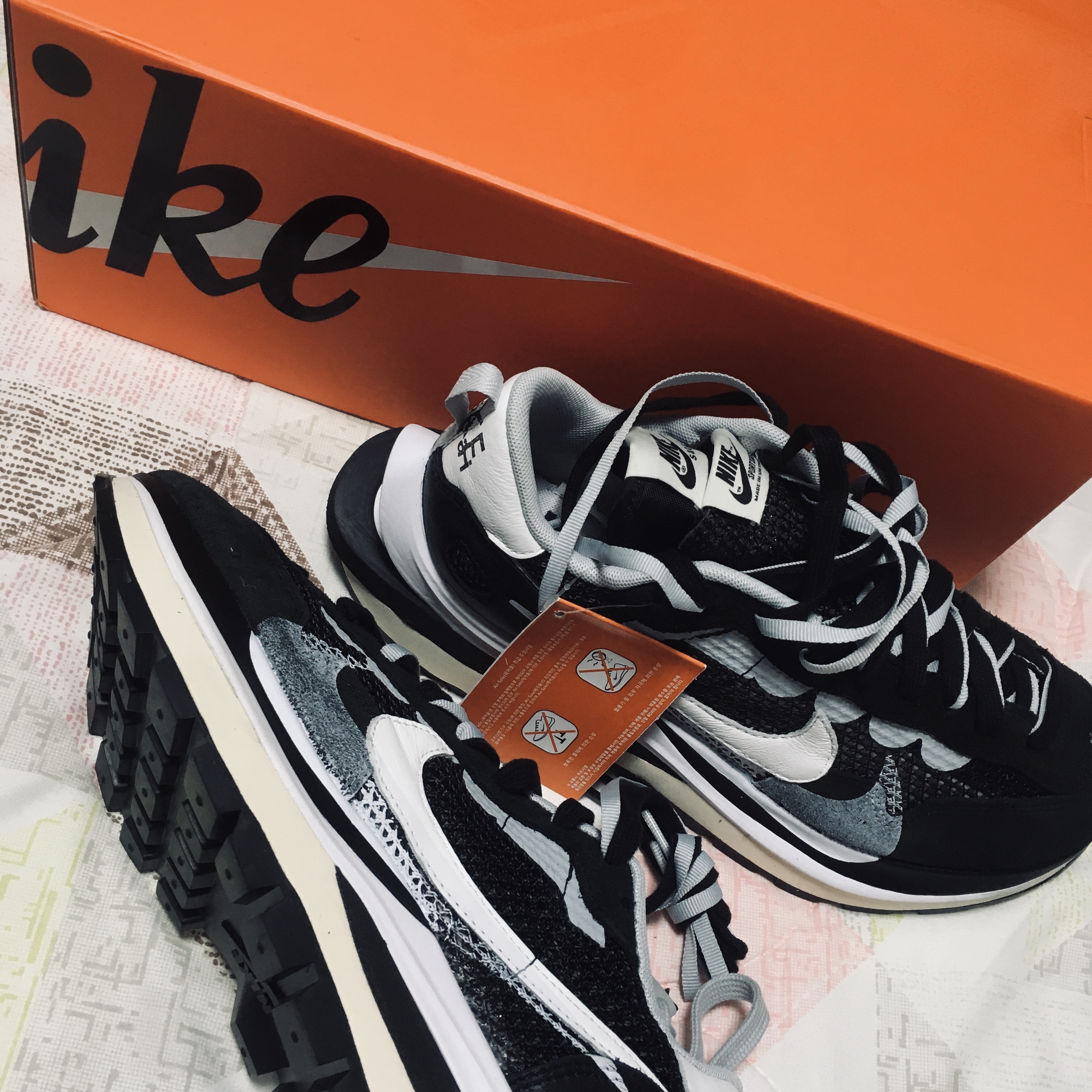 Nike x Sacai VaporWaffle Black White 착용 스타일