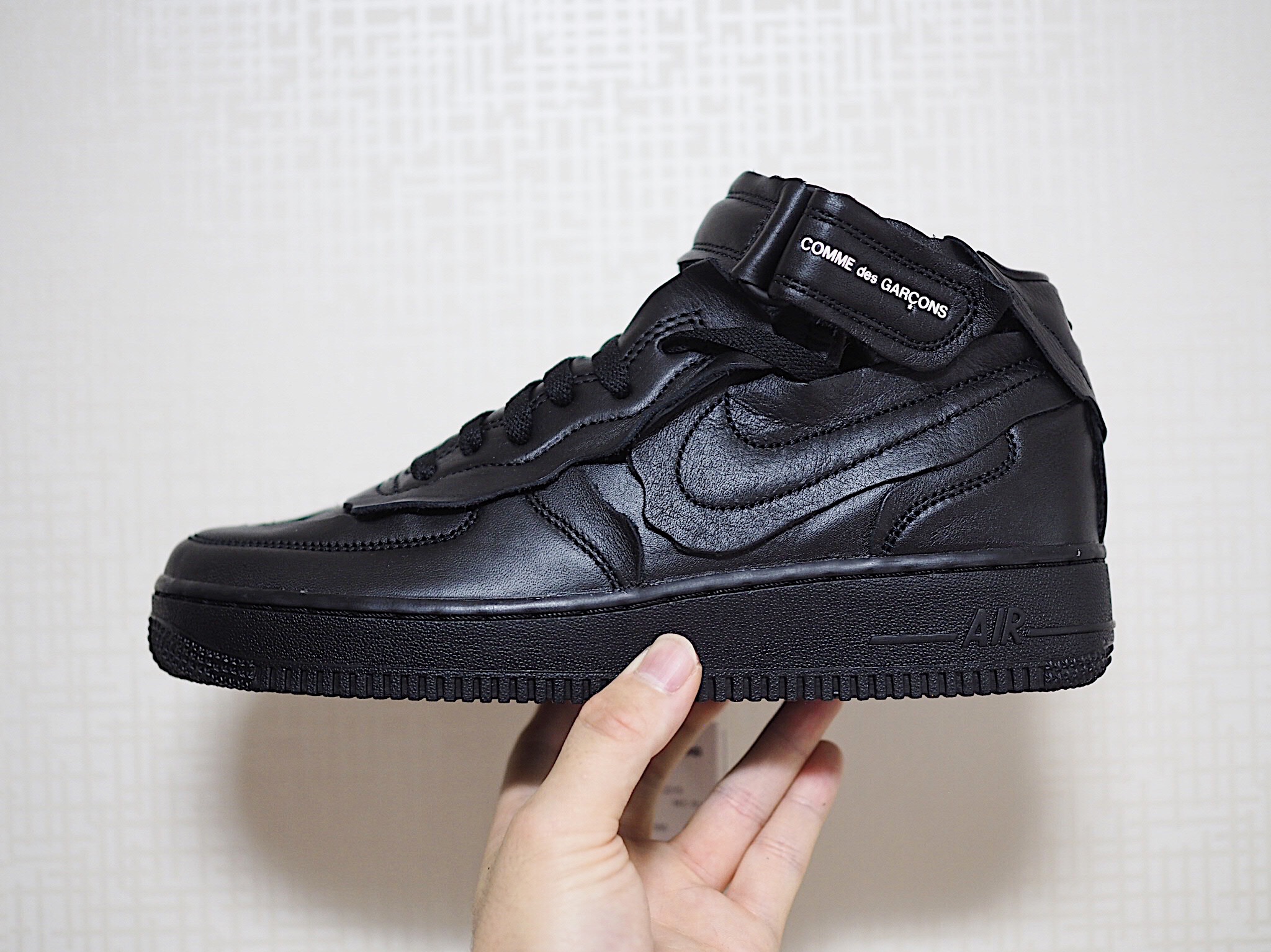 Nike x Comme des Garcons Homme Plus Air Force Mid Black 착용 스타일 - 5