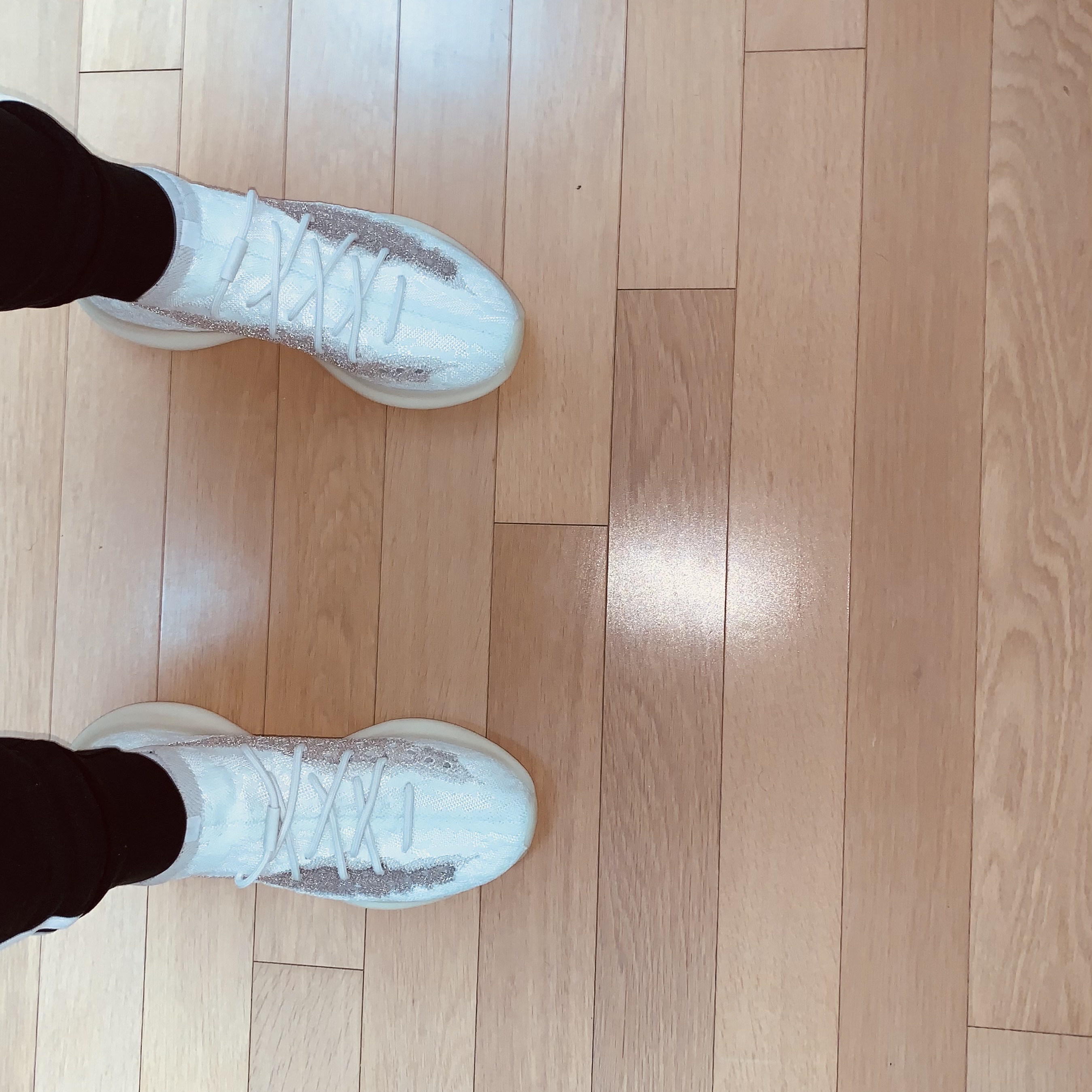 Adidas Yeezy Boost 380 Calcite Glow 착용 스타일 - 2