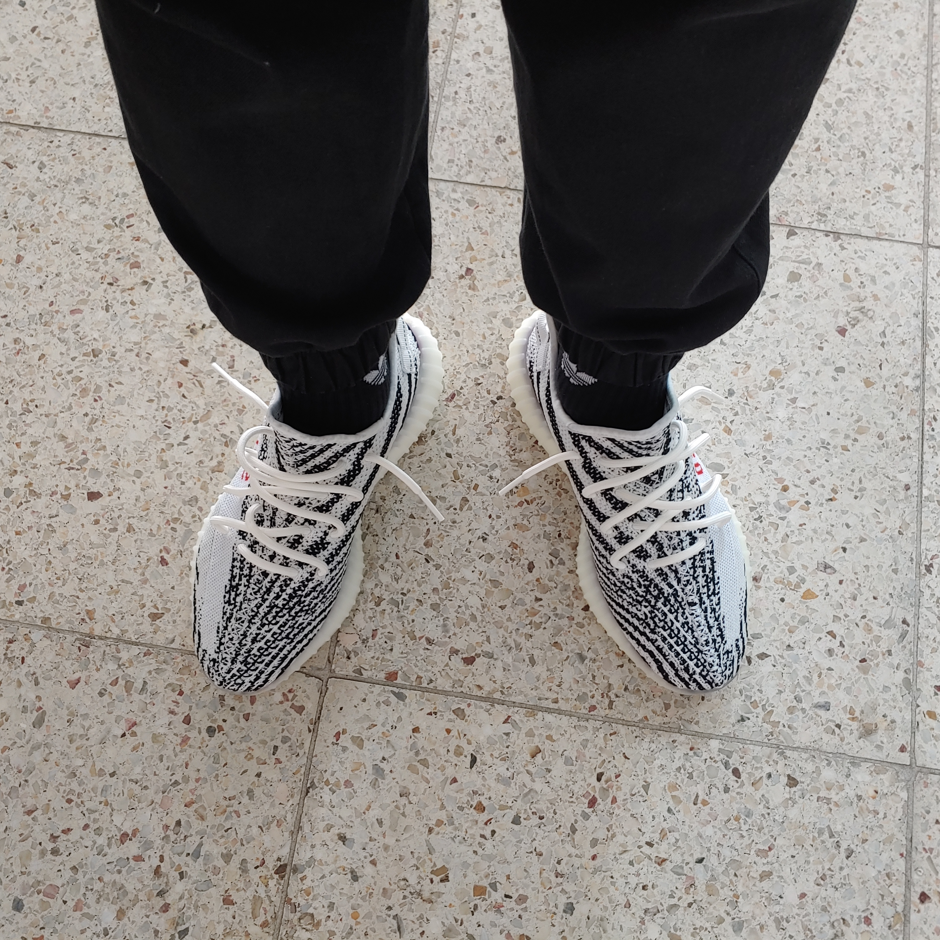 Adidas Yeezy Boost 350 V2 Zebra 2017/2019/2020 착용 스타일