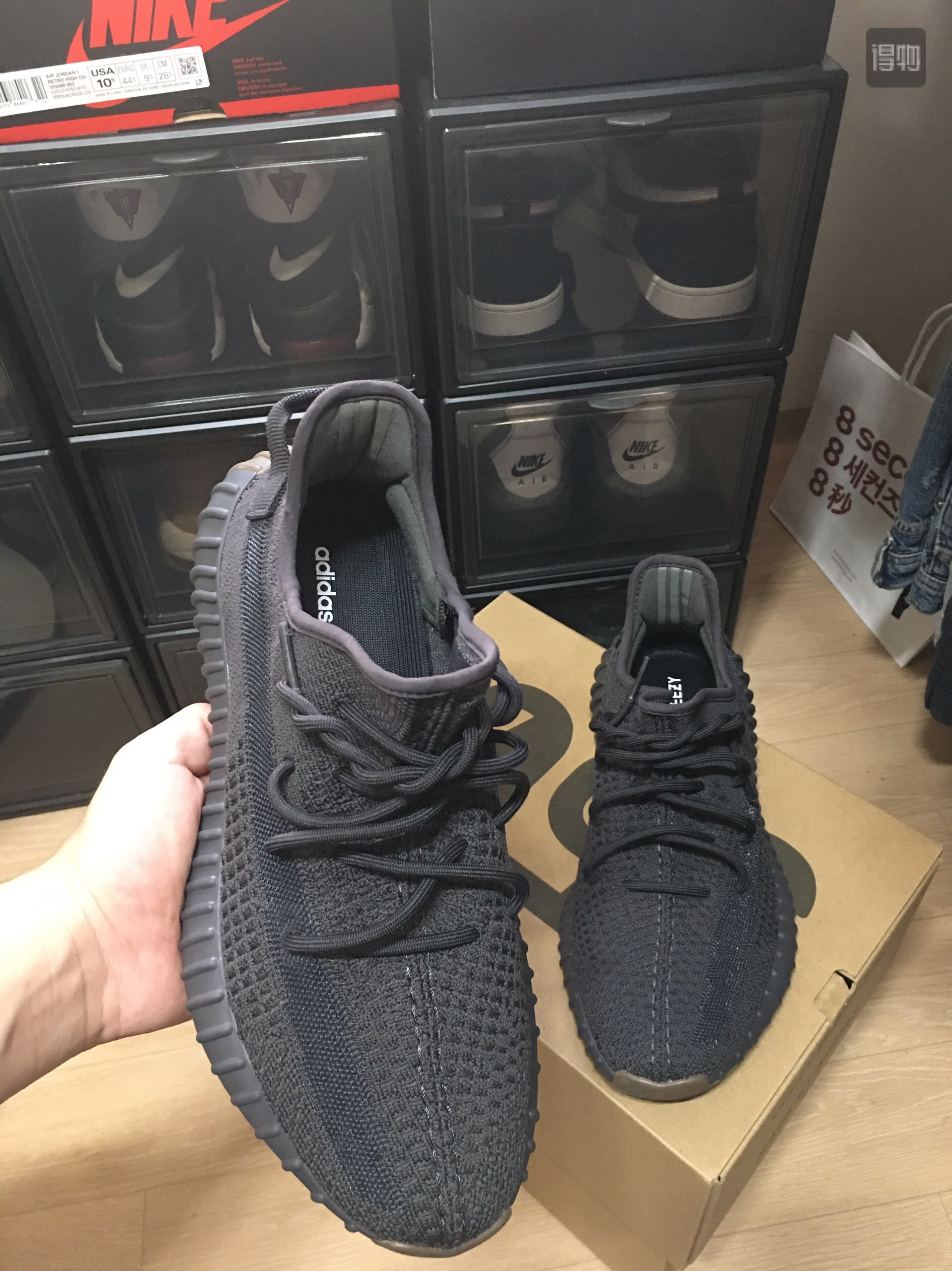 Adidas Yeezy Boost 350 V2 Cinder, Nike Air More Uptempo Scottie Pippen 착용 스타일 - 1