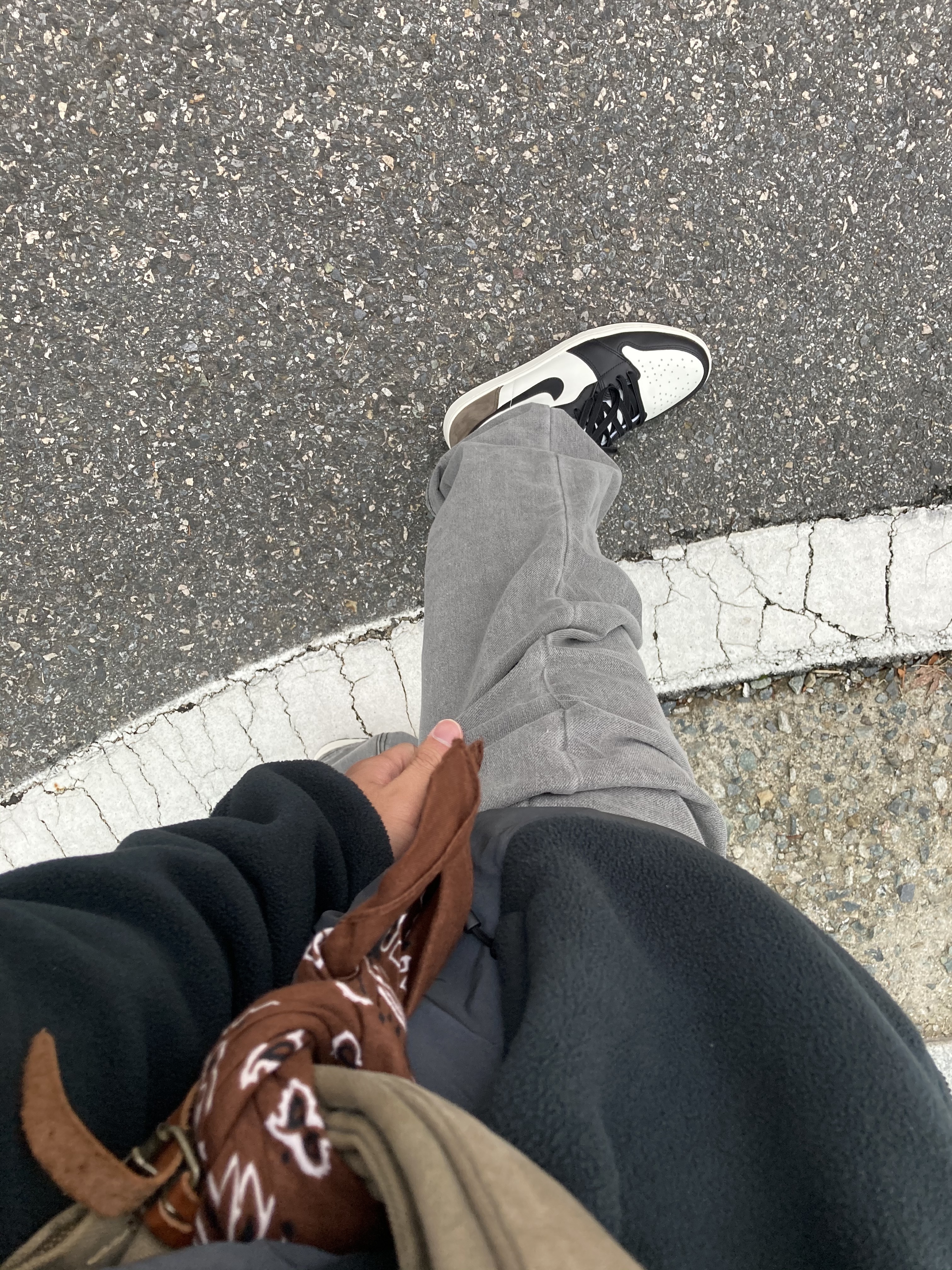 Jordan 1 Retro High OG Black Mocha 착용 스타일