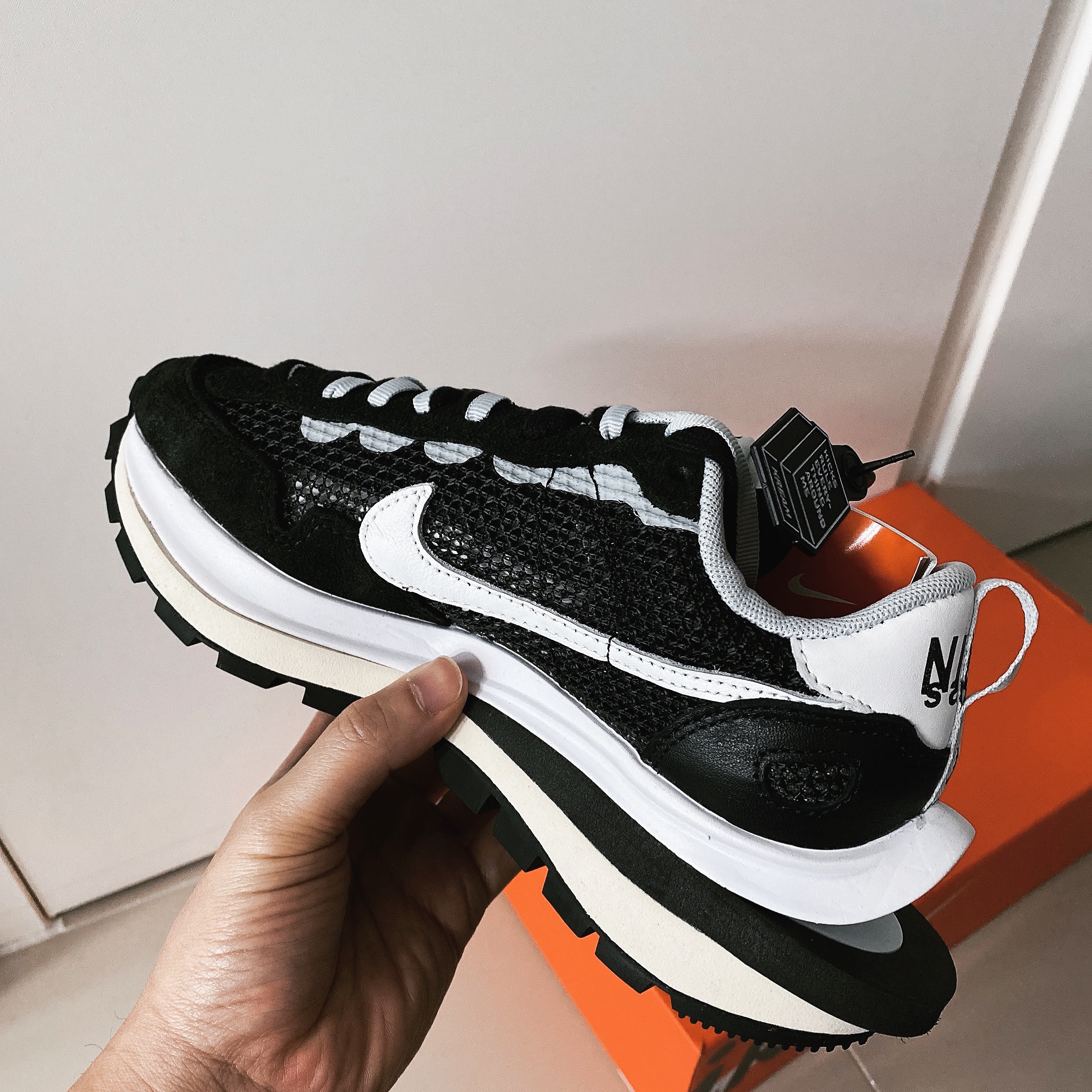 Nike x Sacai VaporWaffle Black White 착용 스타일