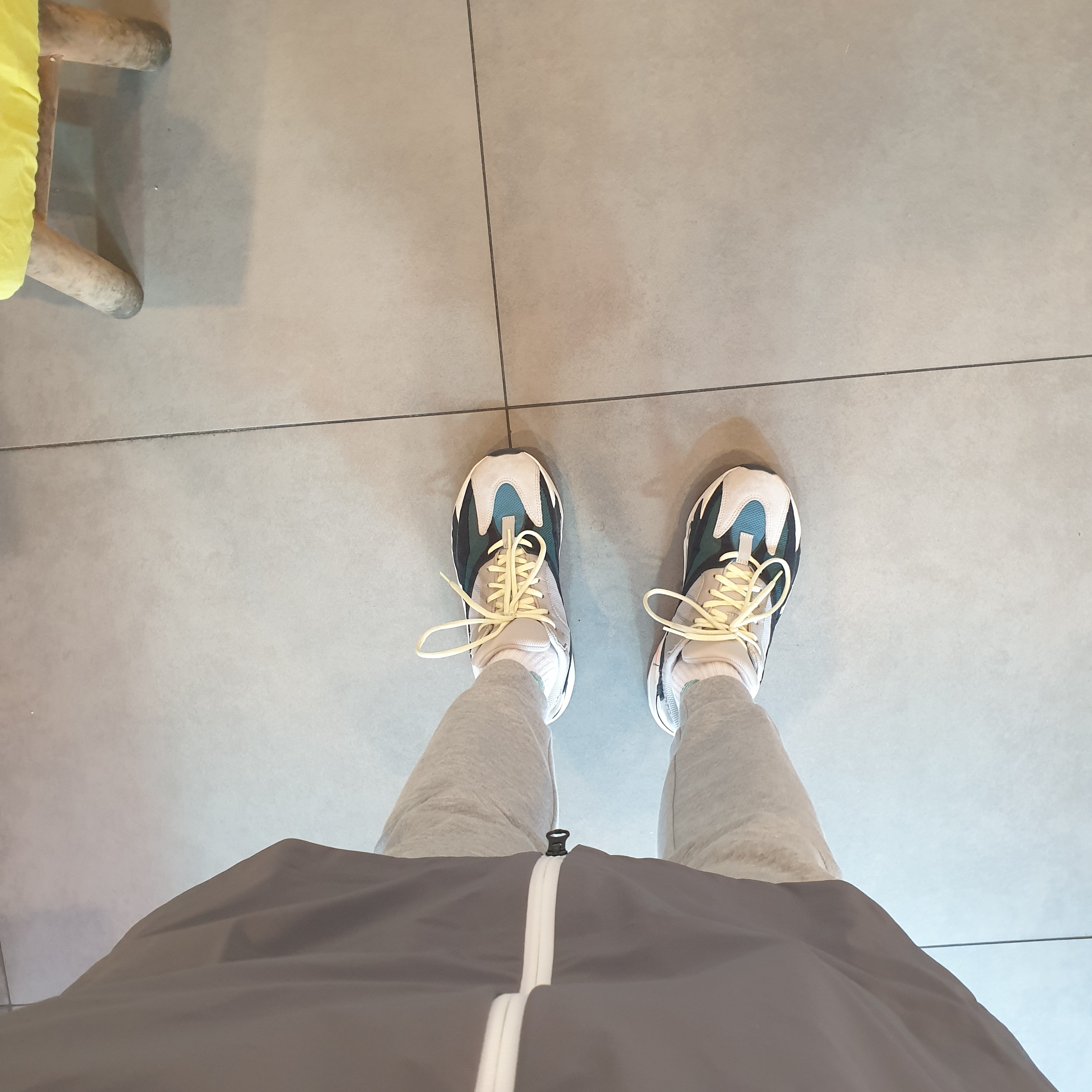 Adidas Yeezy Boost 700 Wave Runner Solid Grey 2017/2019 착용 스타일