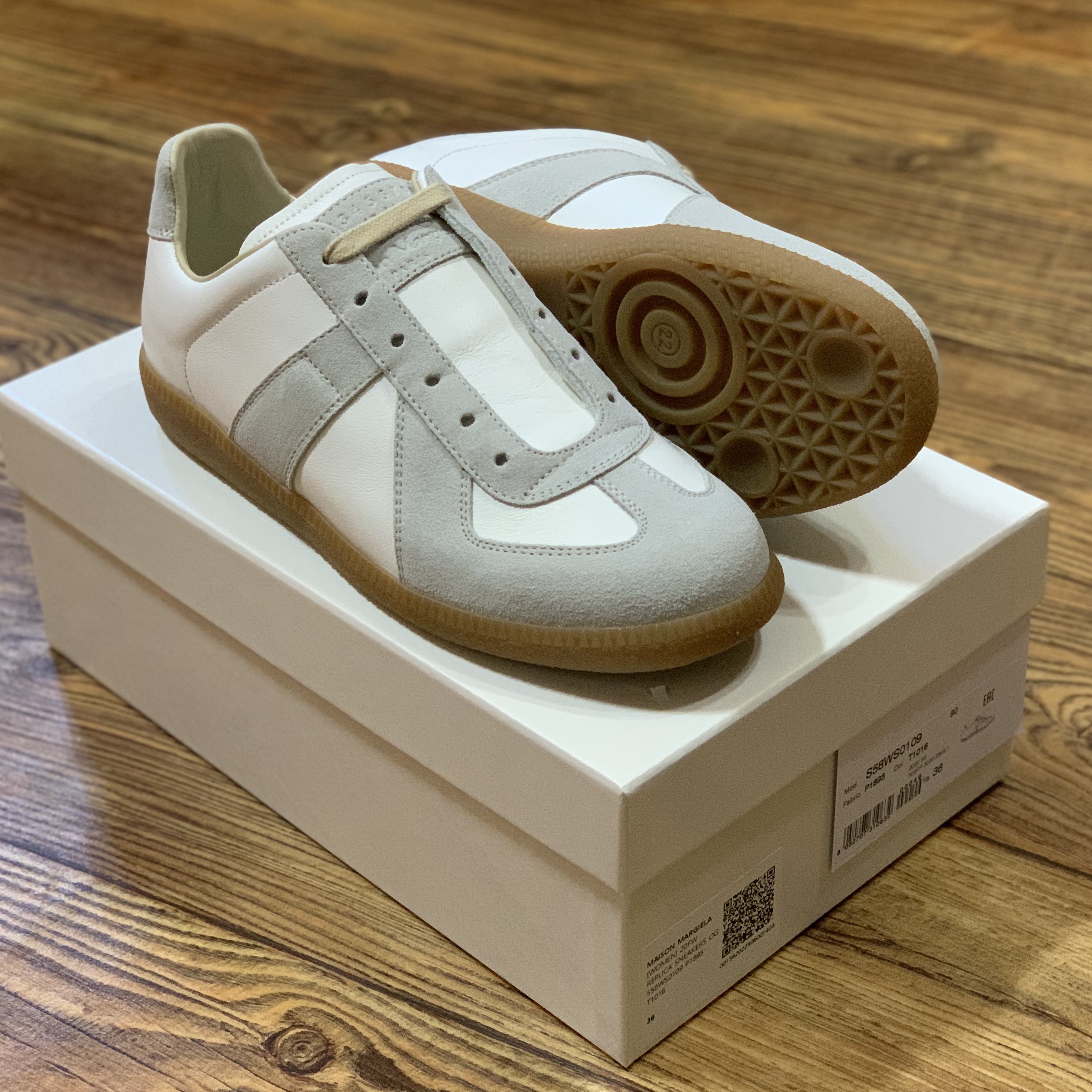 (W) Maison Margiela Calfskin Replica Sneakers White 착용 스타일